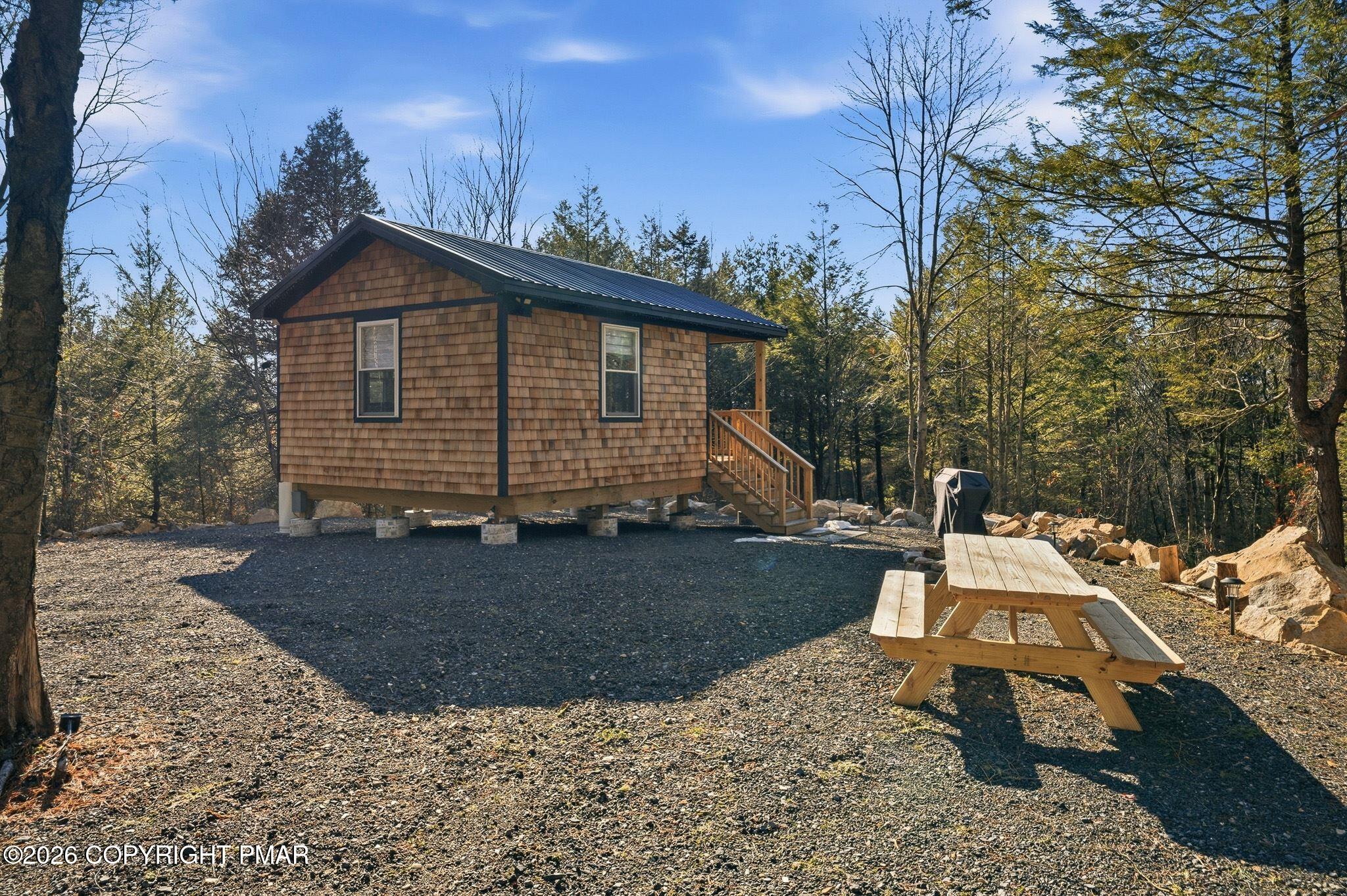 Co Line & Lr 45052 Property Photo 2