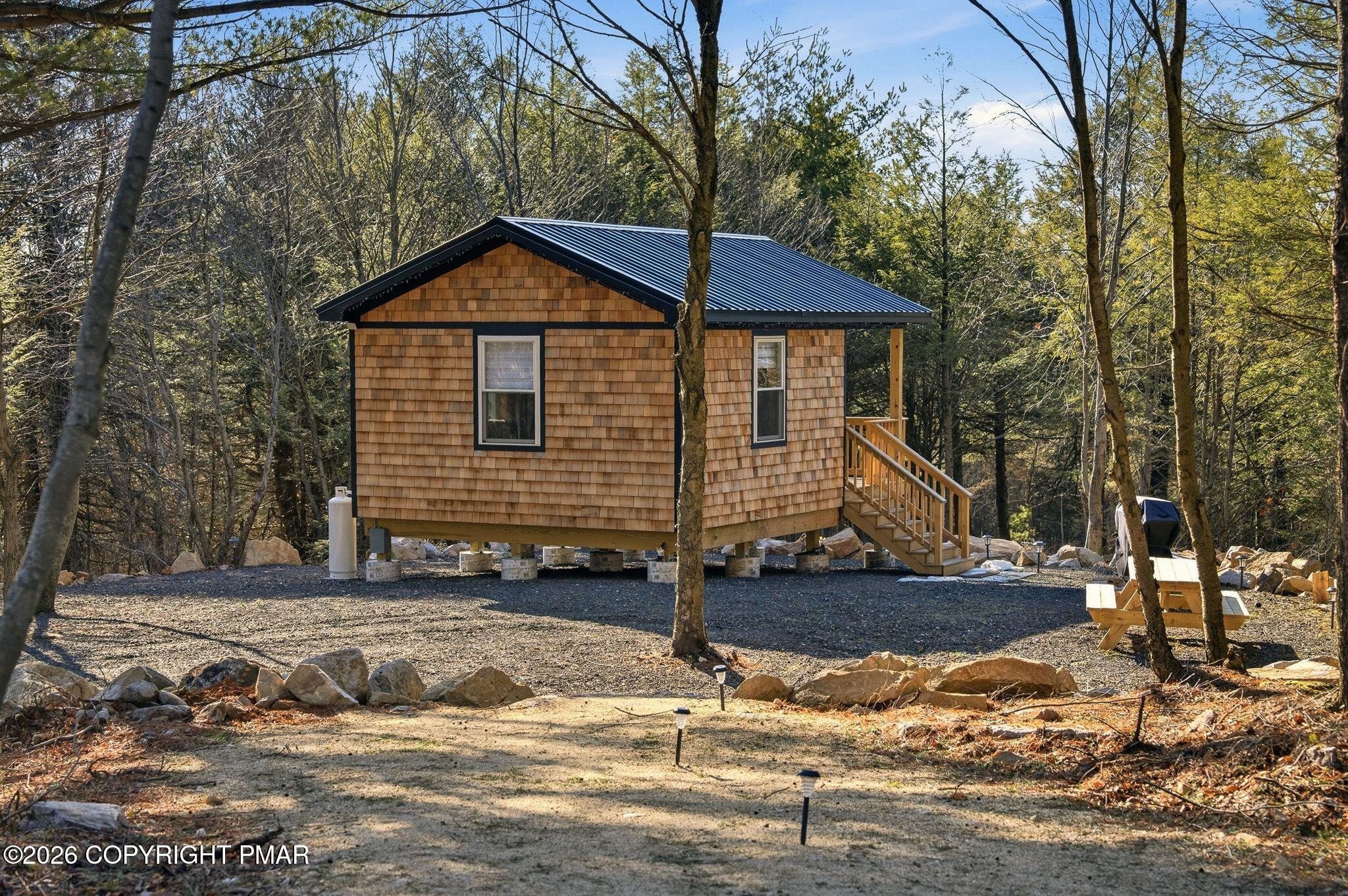 Co Line & Lr 45052 Property Photo 3