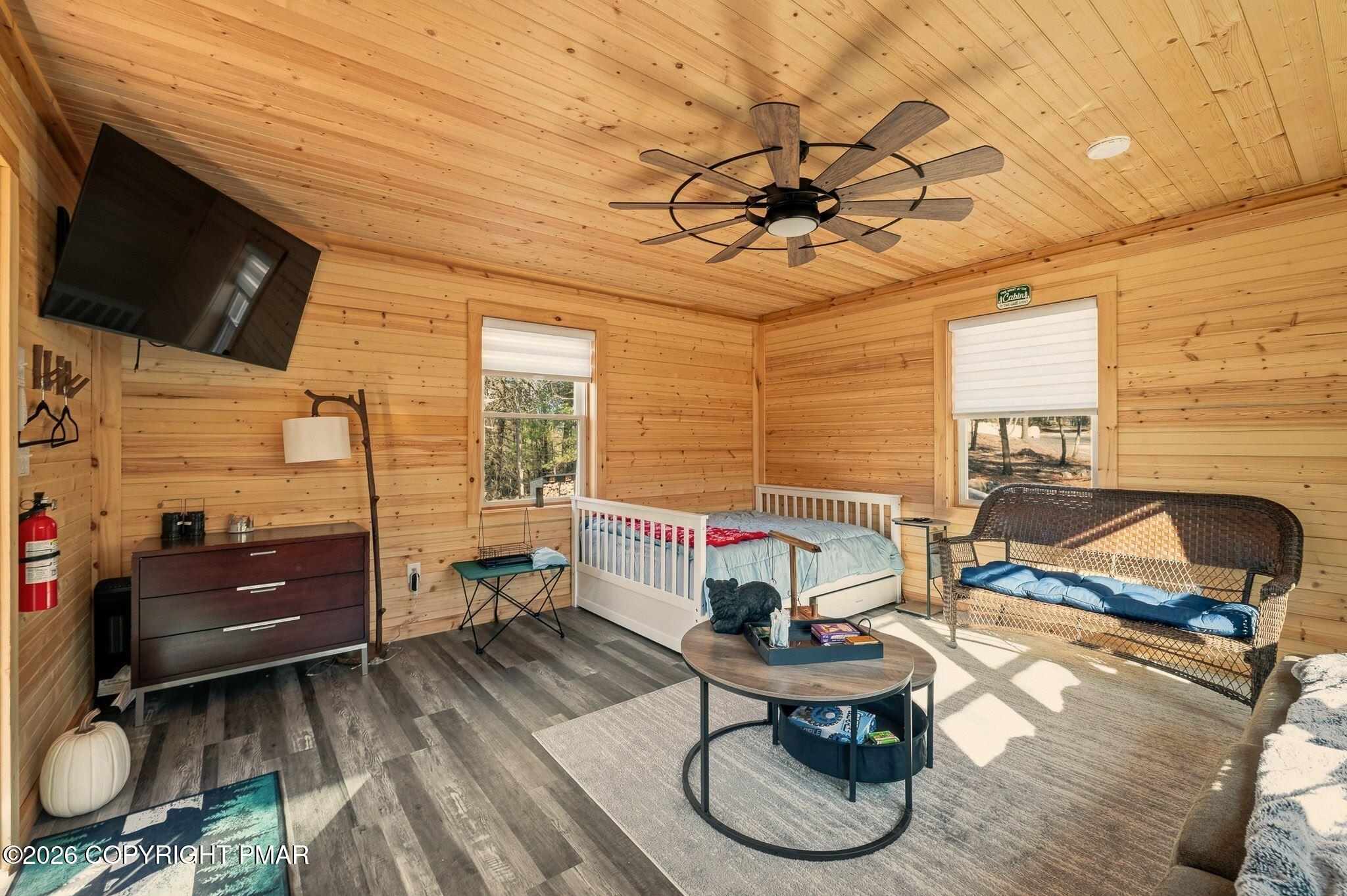Co Line & Lr 45052 Property Photo 9