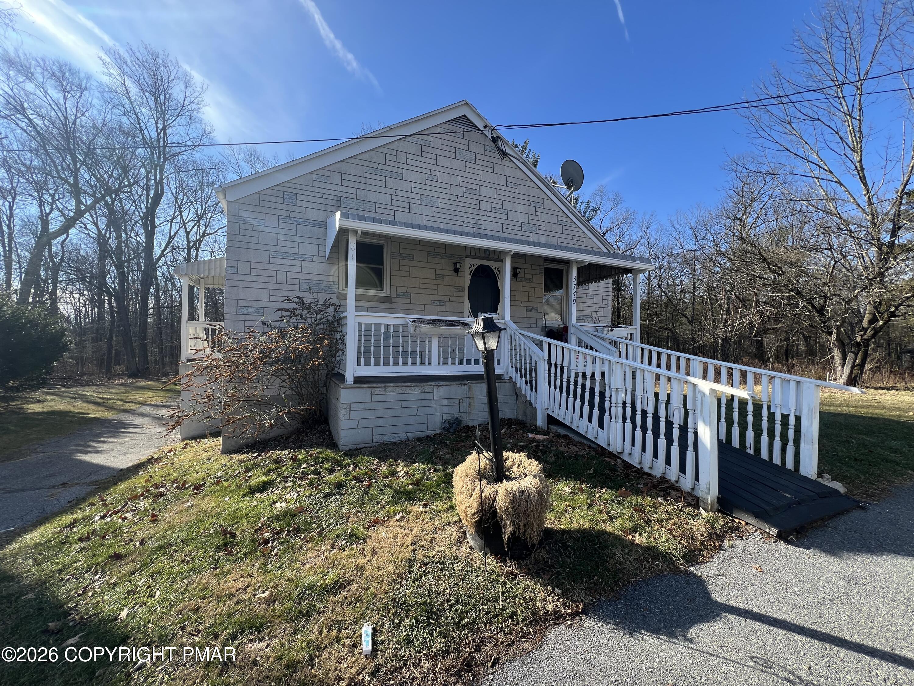 3749 Mountain View Drive Property Photo 2