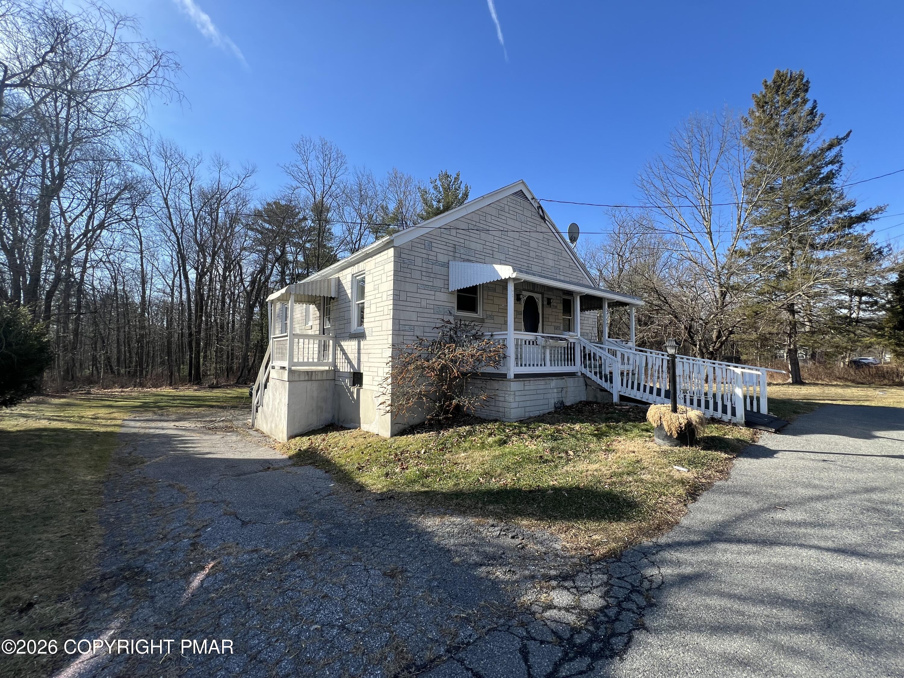 3749 Mountain View Drive Property Photo 3