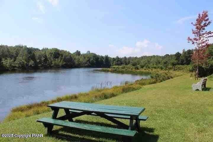 407 Sassafras Road Property Photo 4