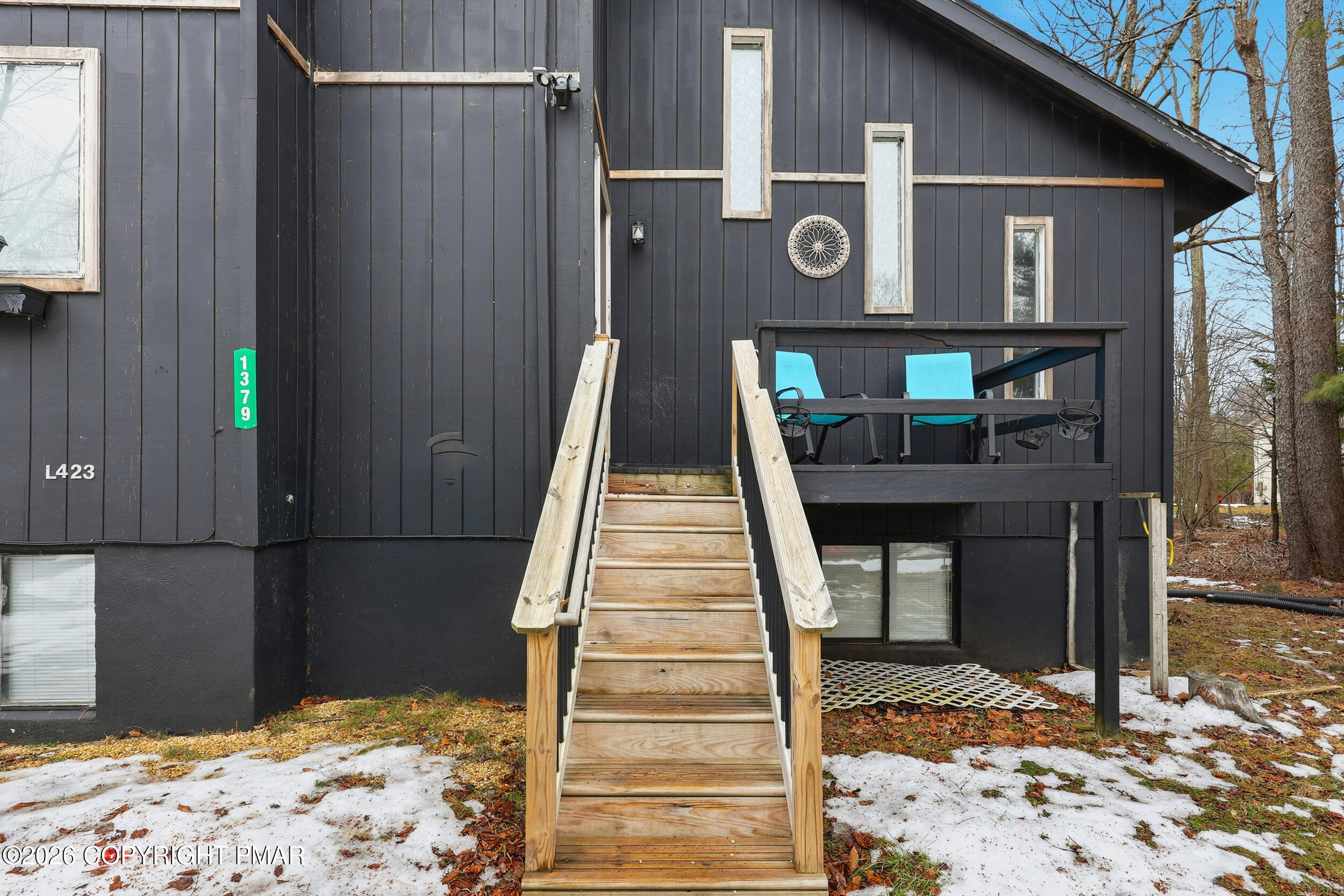 1379 Winding Way Property Photo 3