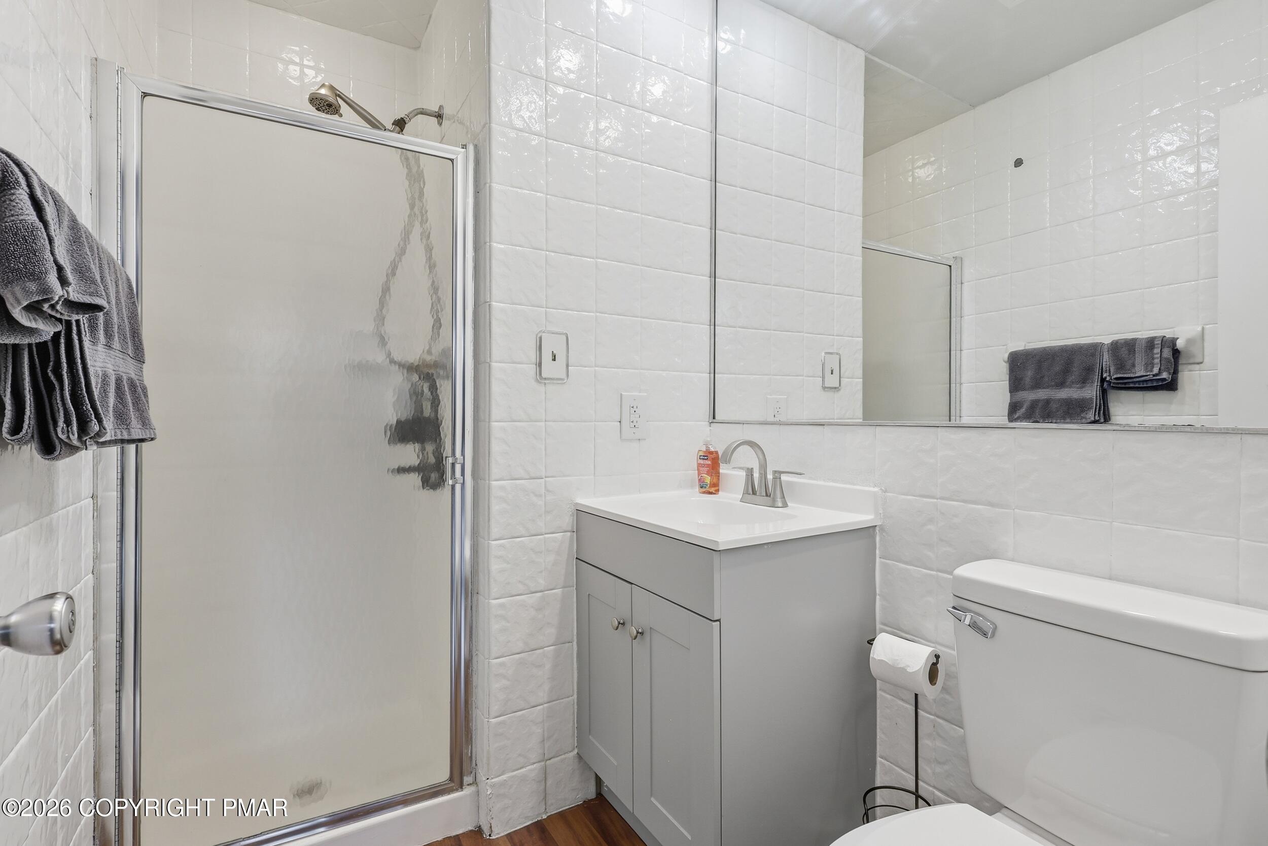 1379 Winding Way Property Photo 15