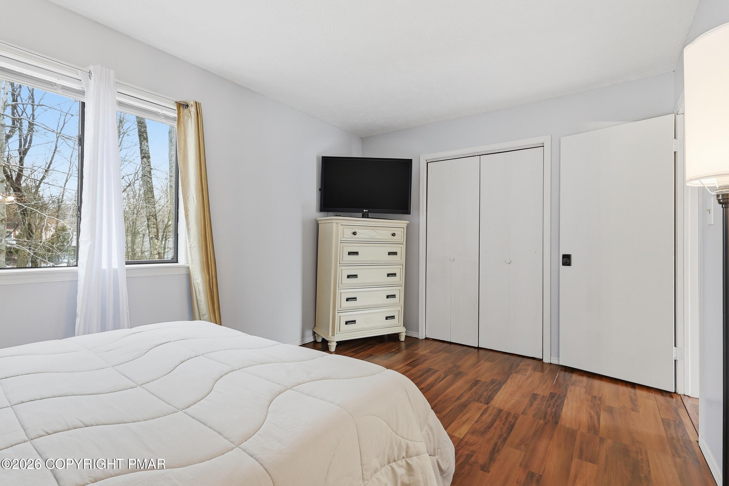 1379 Winding Way Property Photo 24