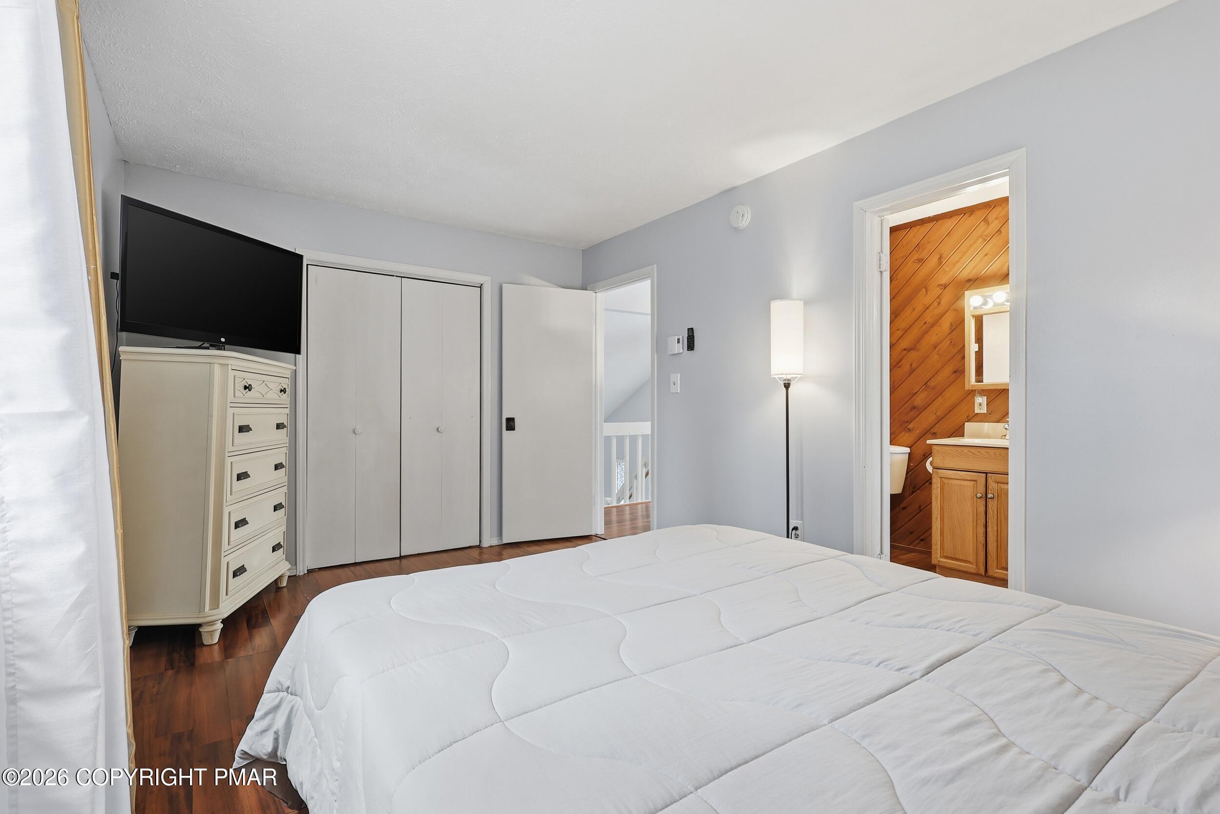 1379 Winding Way Property Photo 26