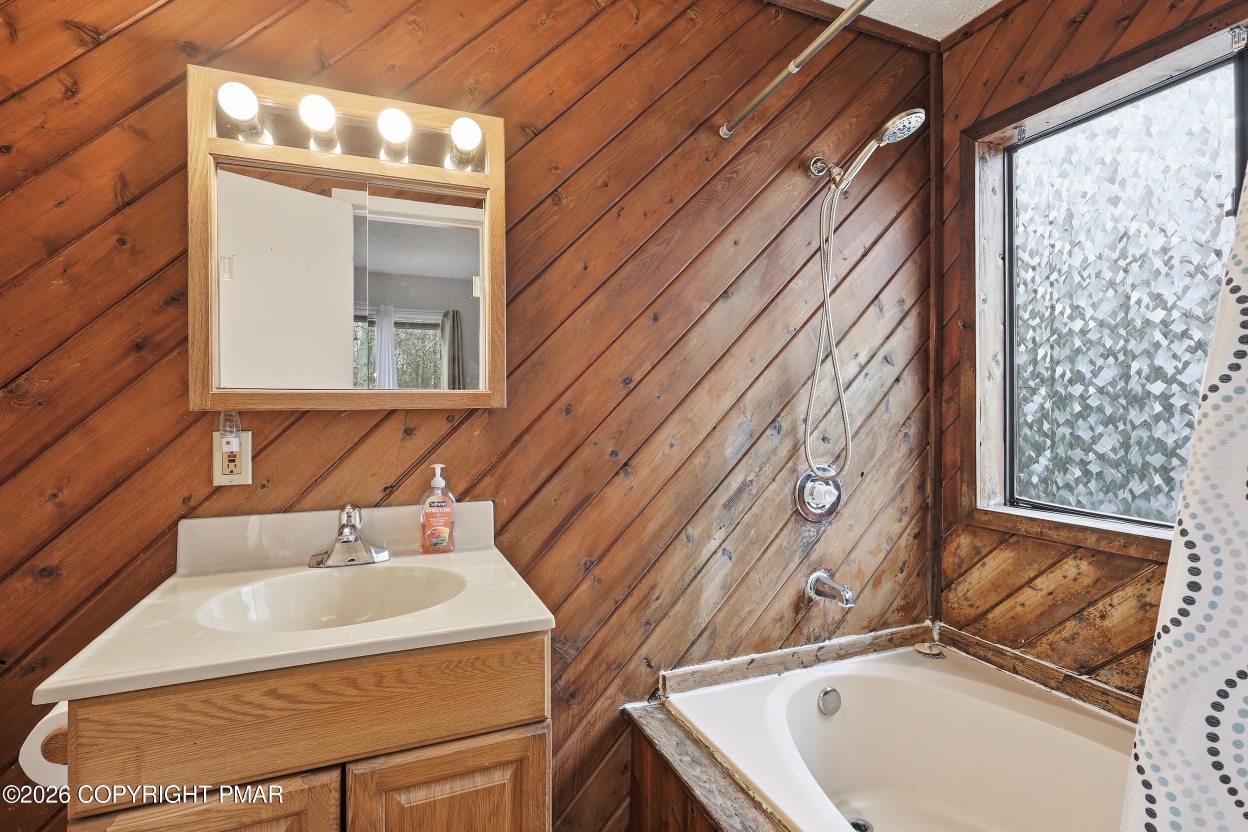 1379 Winding Way Property Photo 28