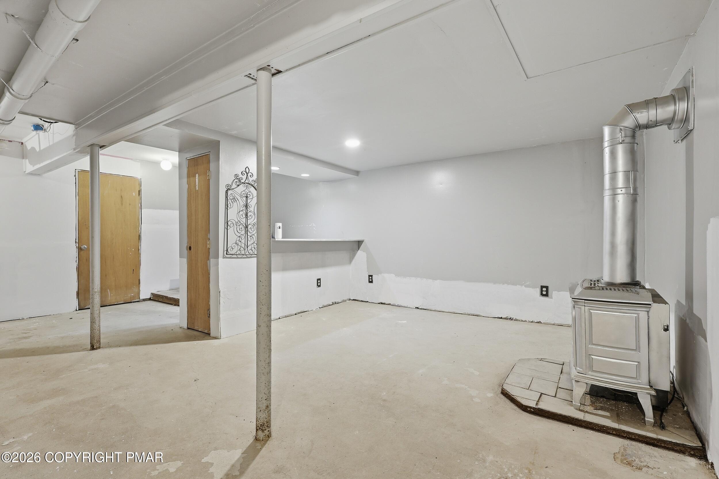 1379 Winding Way Property Photo 29