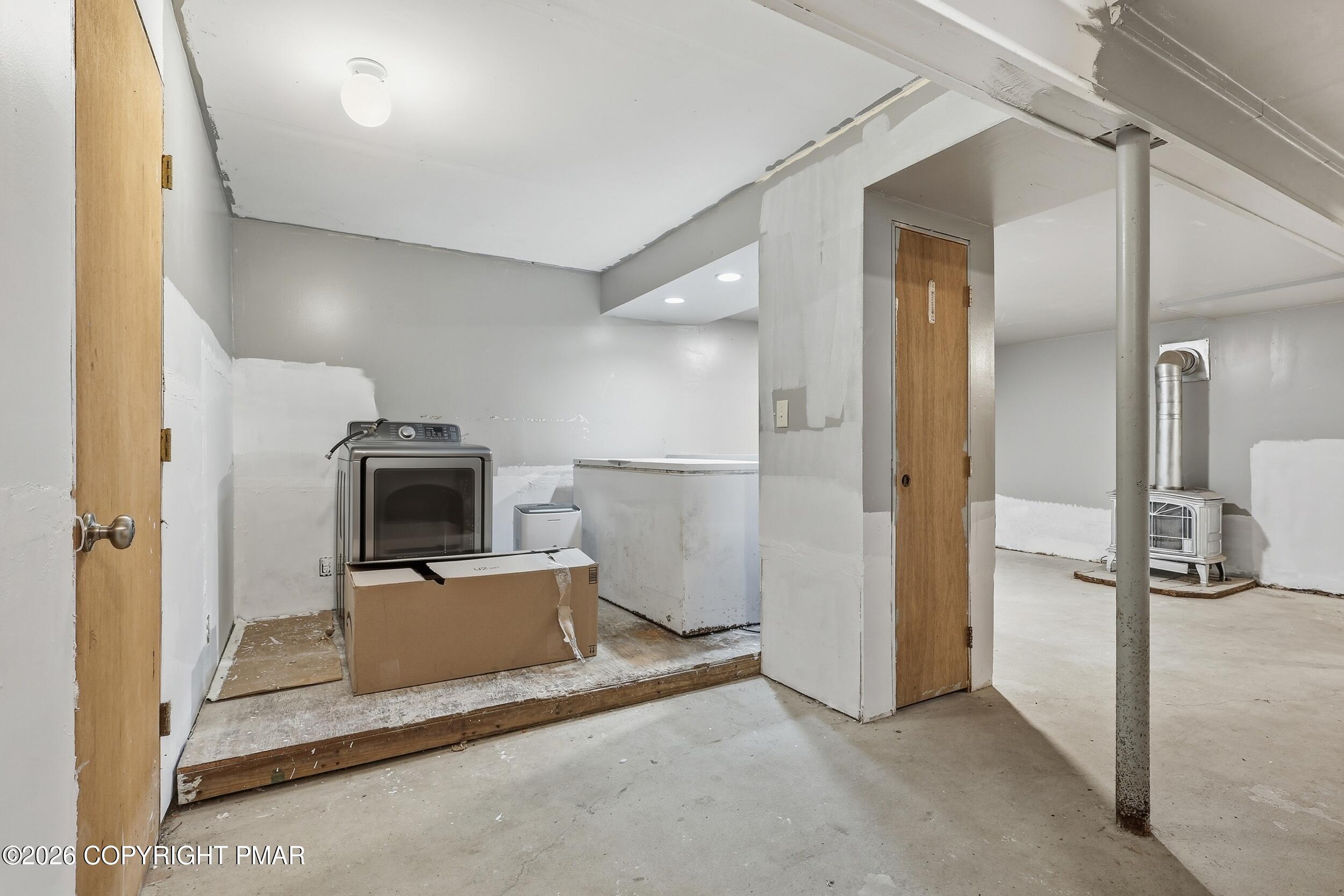 1379 Winding Way Property Photo 31
