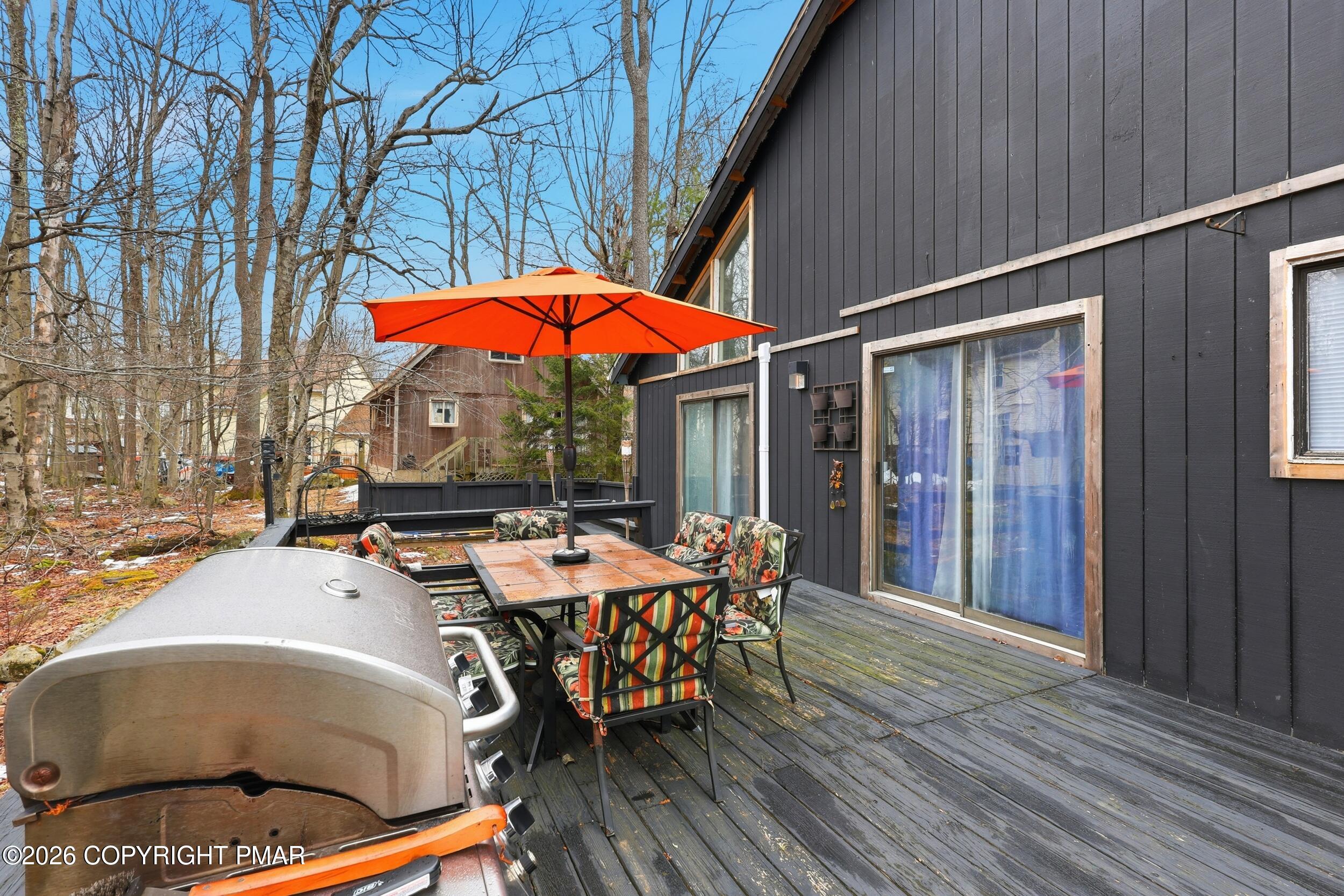 1379 Winding Way Property Photo 33