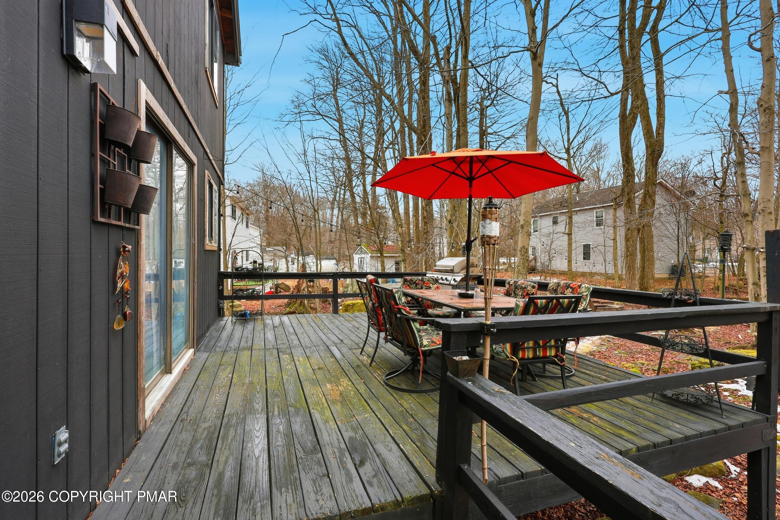 1379 Winding Way Property Photo 34