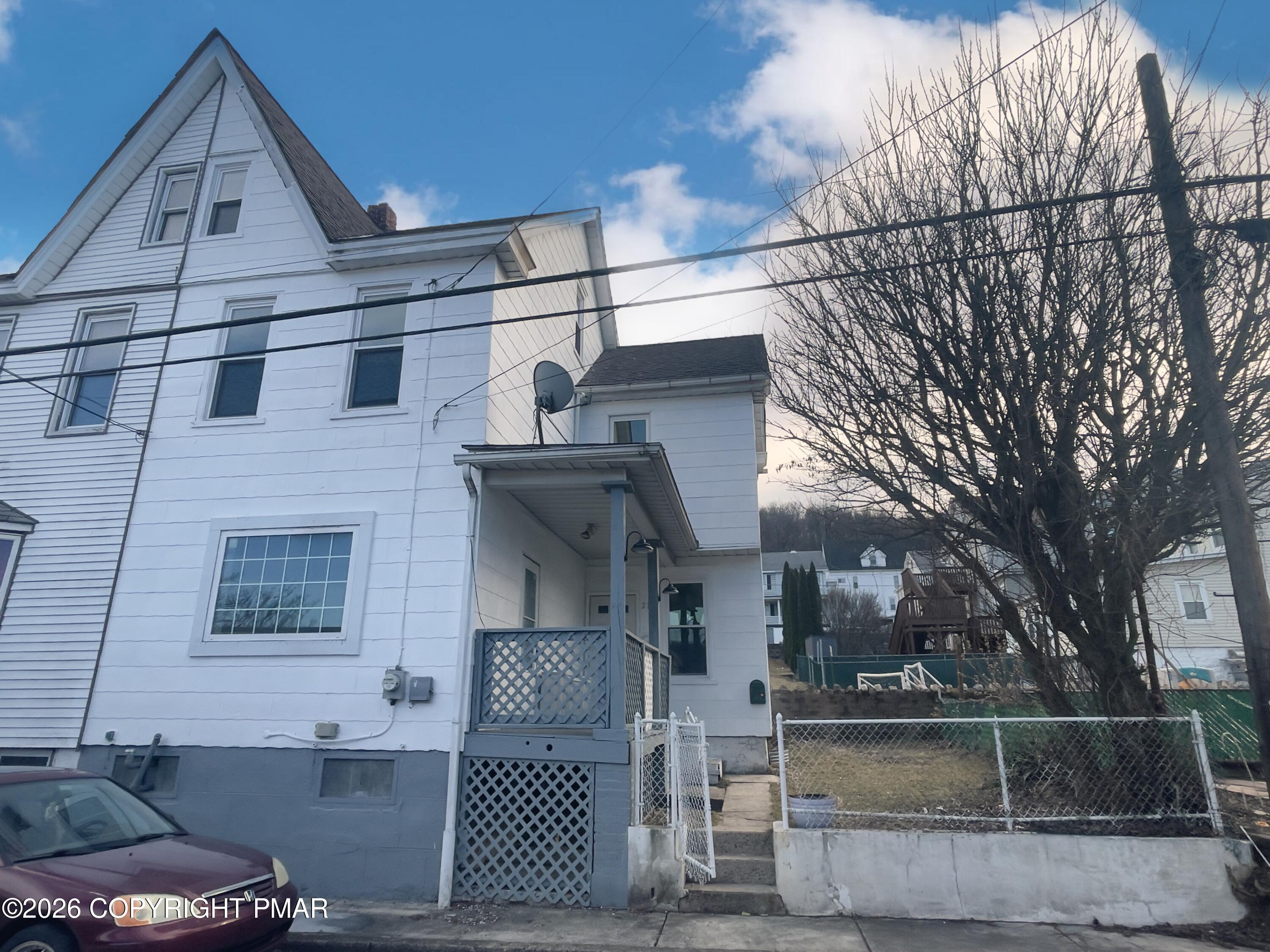212 E Kline Avenue Property Photo 1