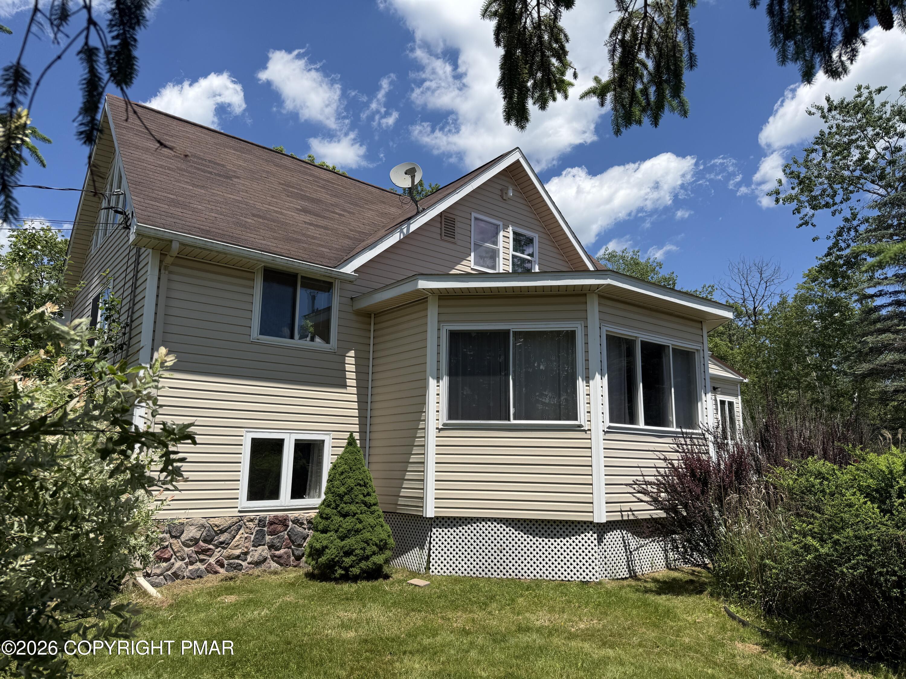 7639 Lake Shore Drive Property Photo 2