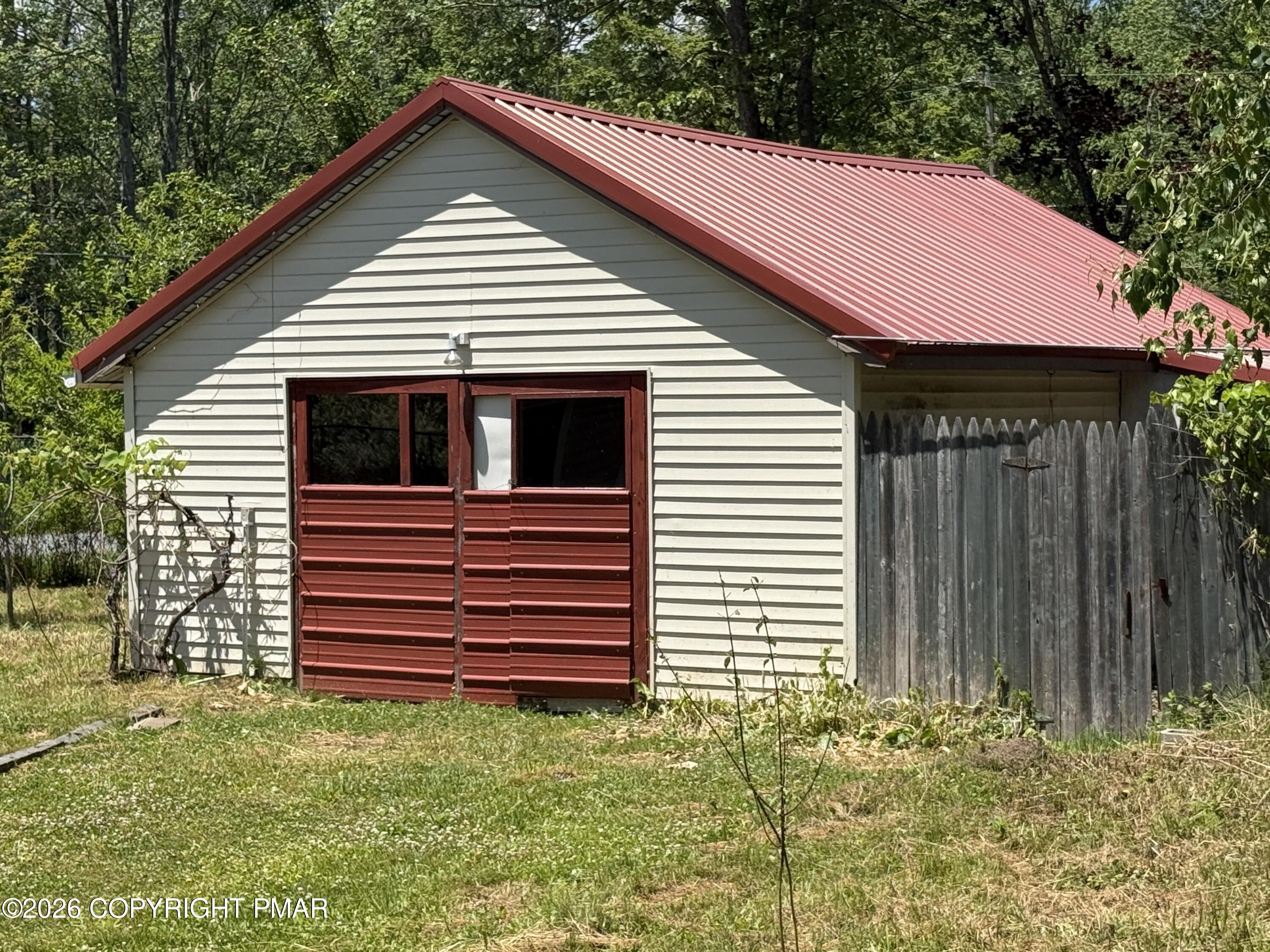 7639 Lake Shore Drive Property Photo 4