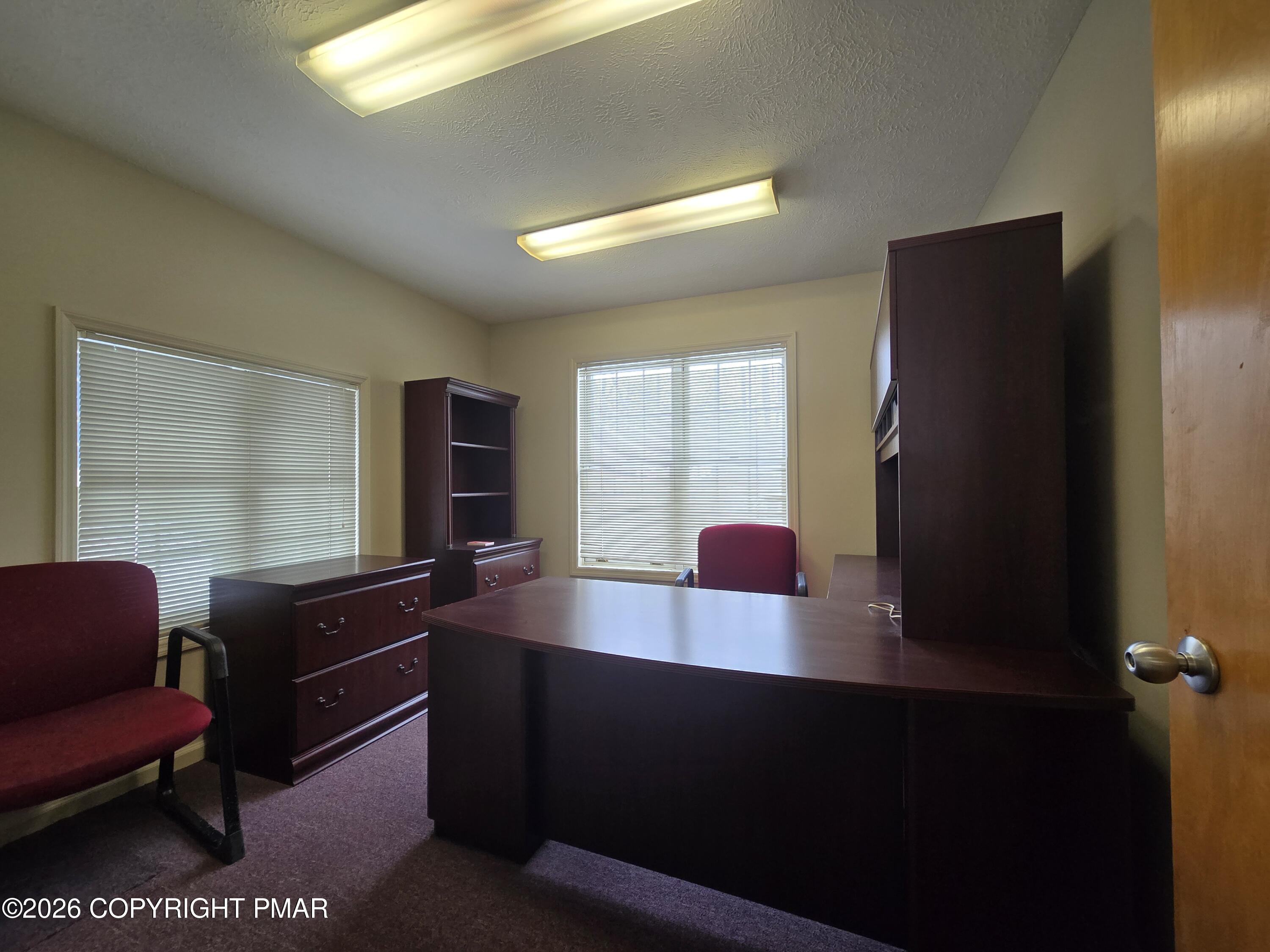 106 Shawnee Square Dr, First Floor Property Photo 2