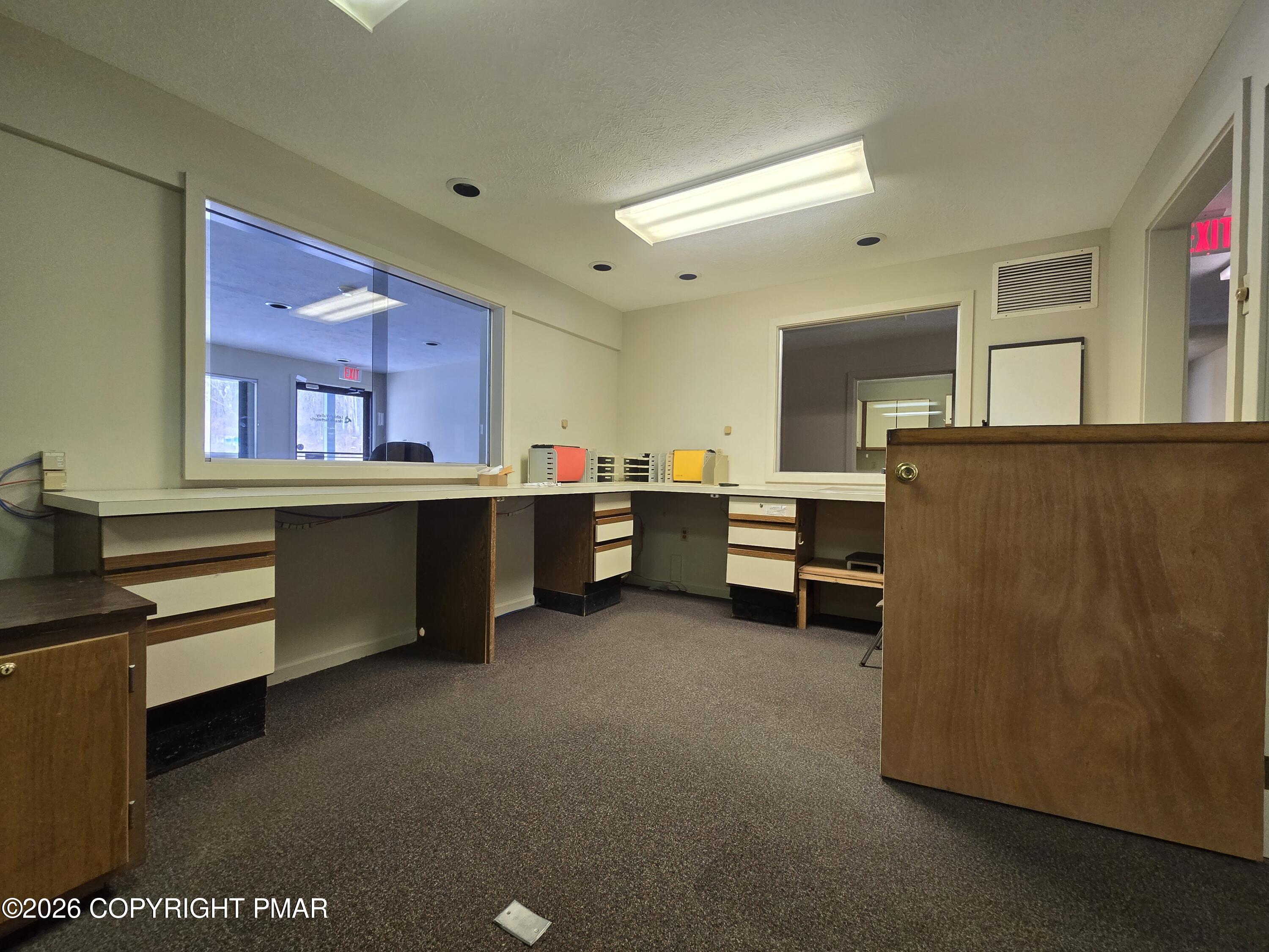 106 Shawnee Square Dr, First Floor Property Photo 3