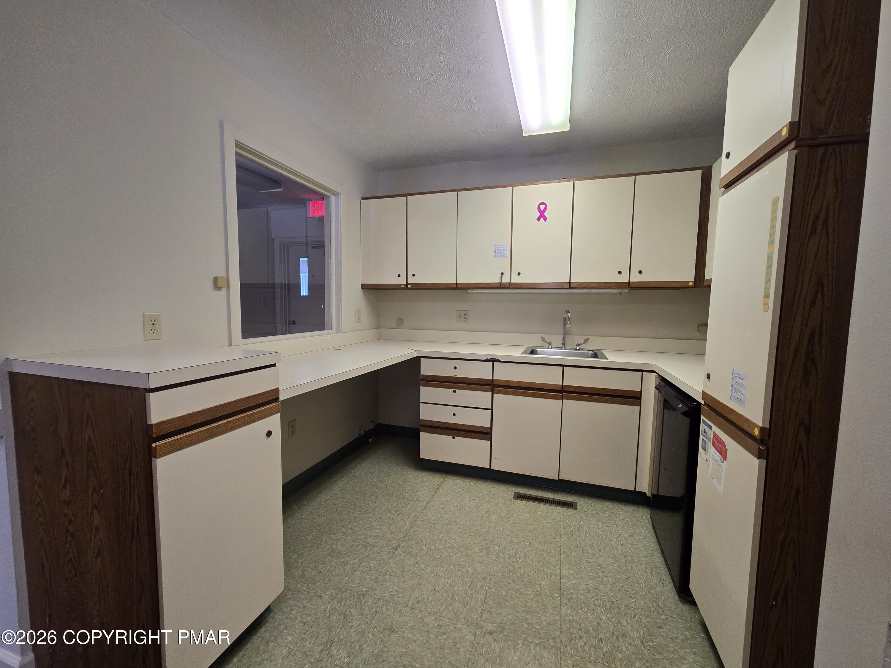 106 Shawnee Square Dr, First Floor Property Photo 5