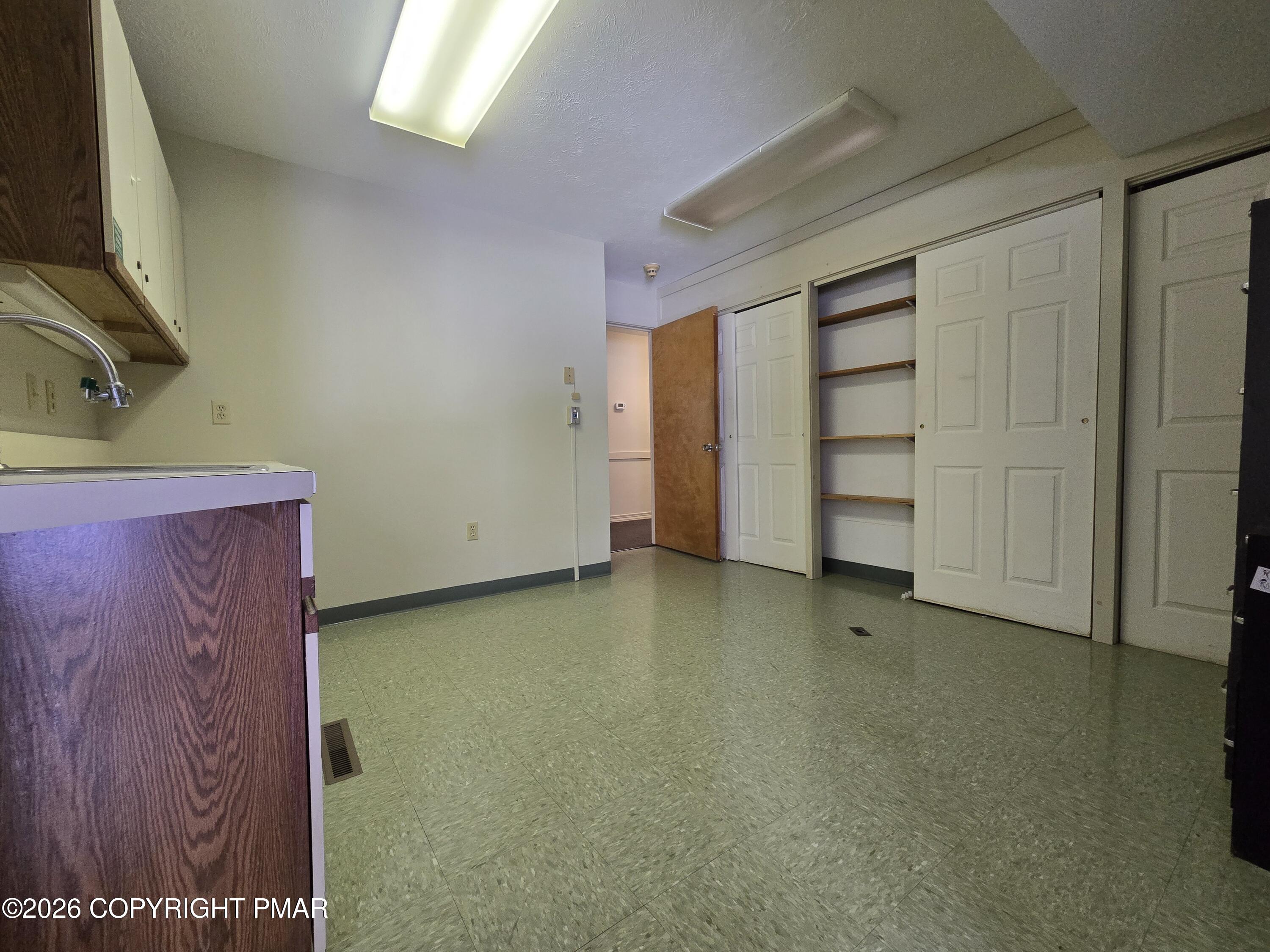 106 Shawnee Square Dr, First Floor Property Photo 11