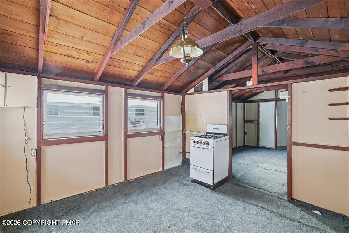 107 Circle Lane Property Photo 4