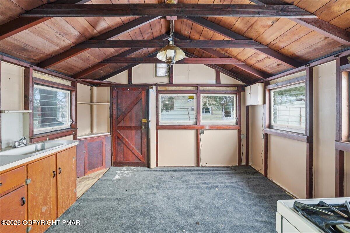 107 Circle Lane Property Photo 5