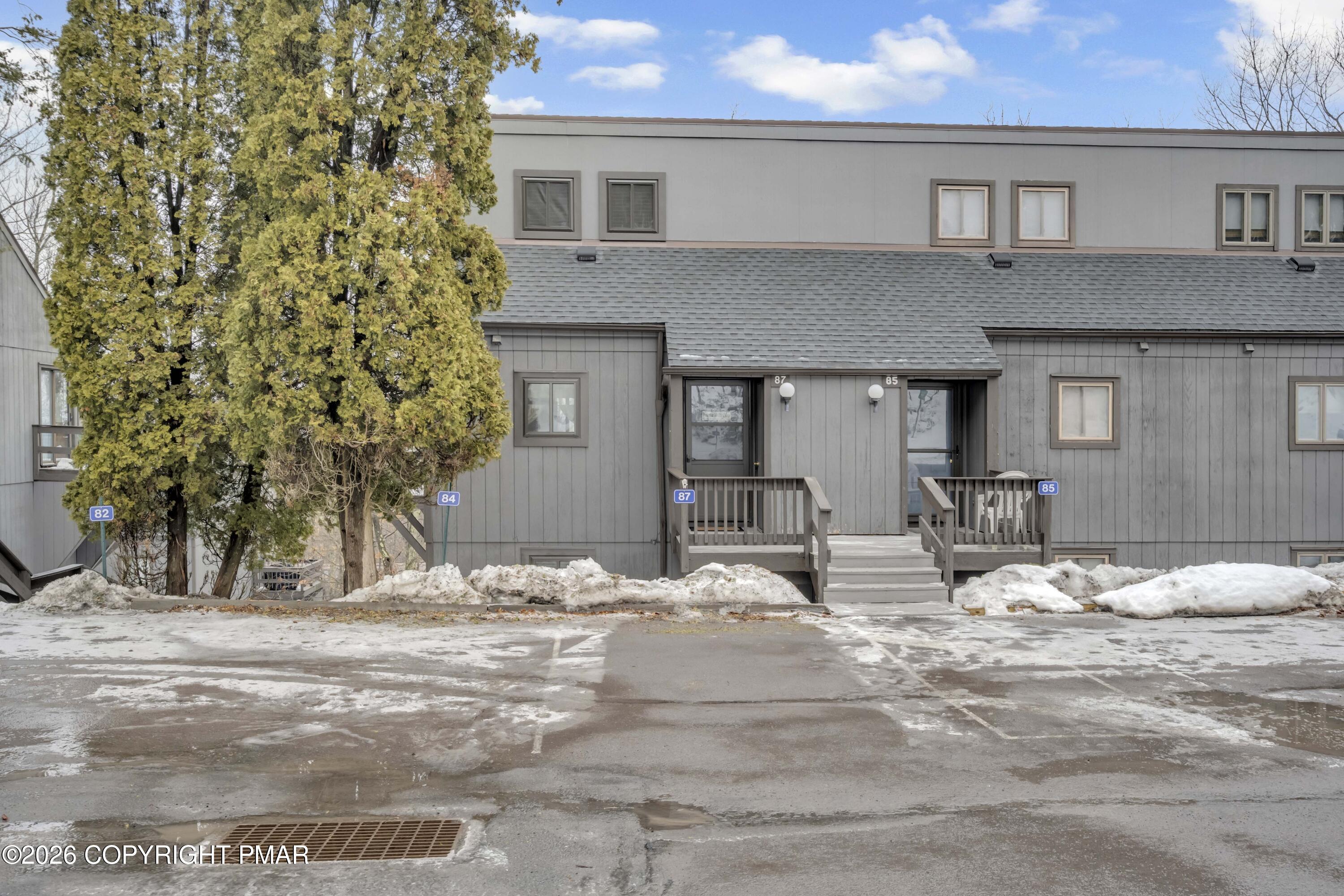 87 Cross Country Lane Property Photo 1
