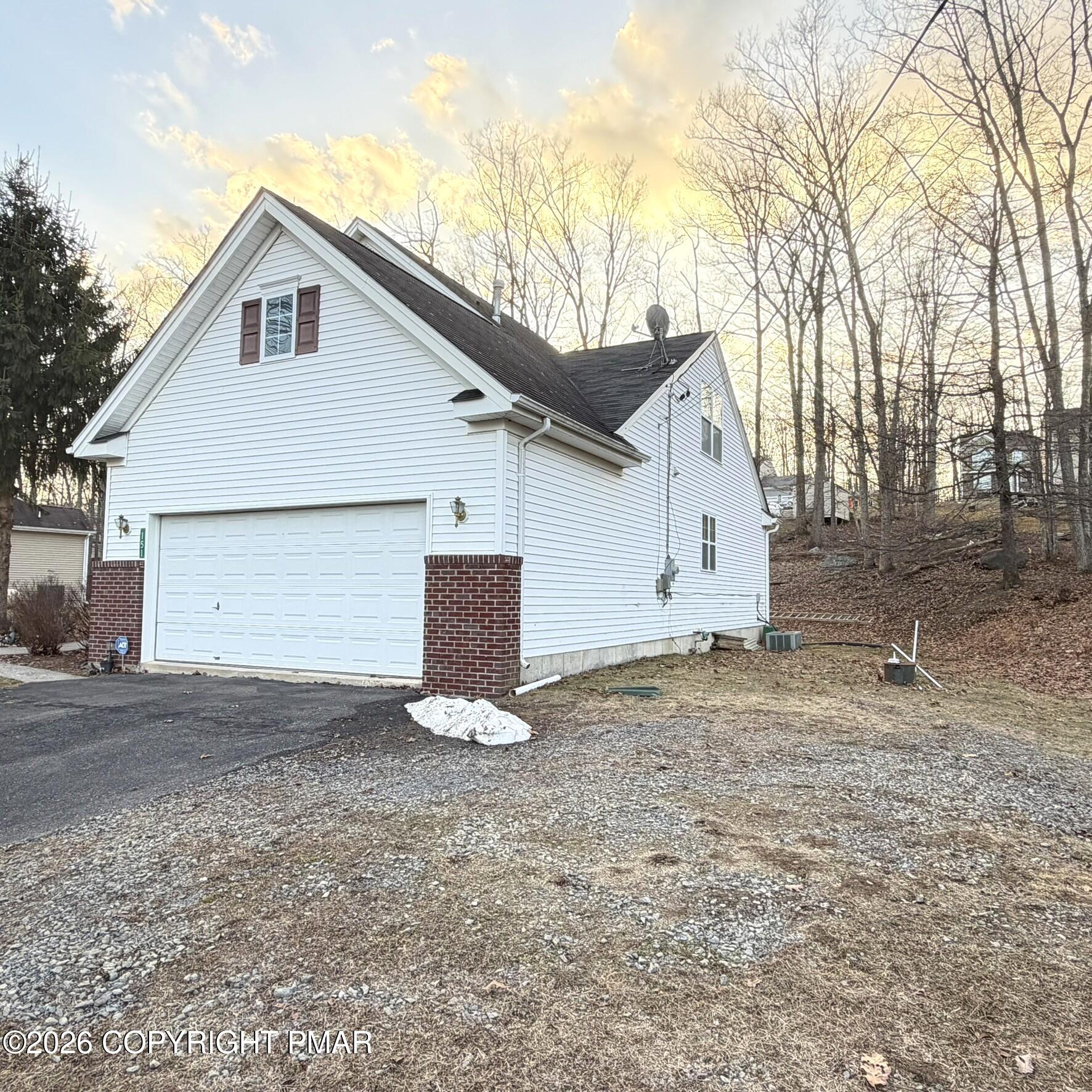 151 Kensington Drive Property Photo 4