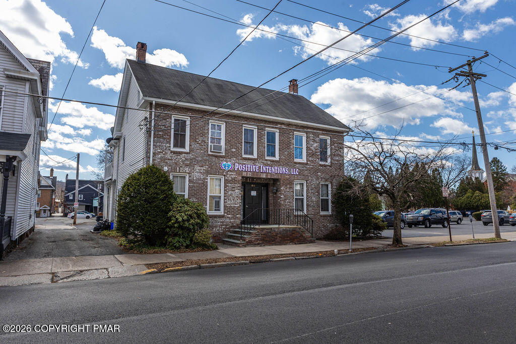 811 Monroe Street Property Photo 2