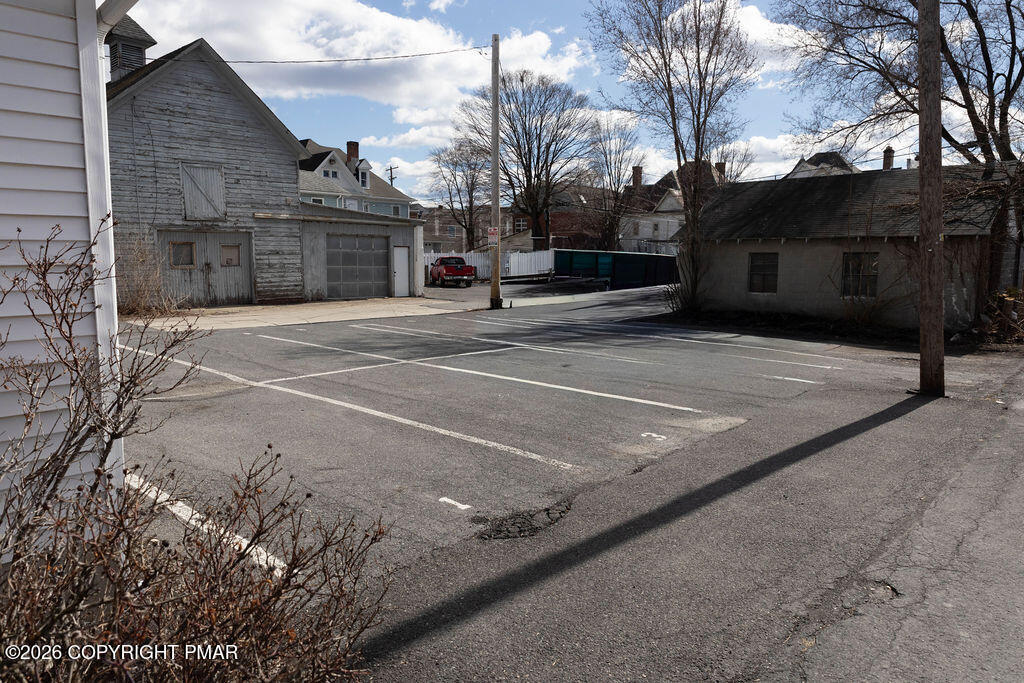 811 Monroe Street Property Photo 3