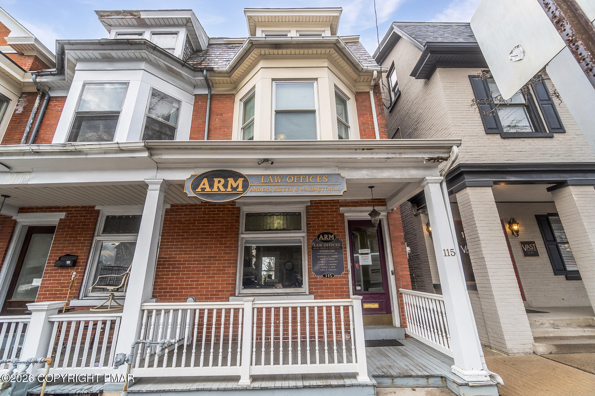 115 E Broad Street Property Photo 1