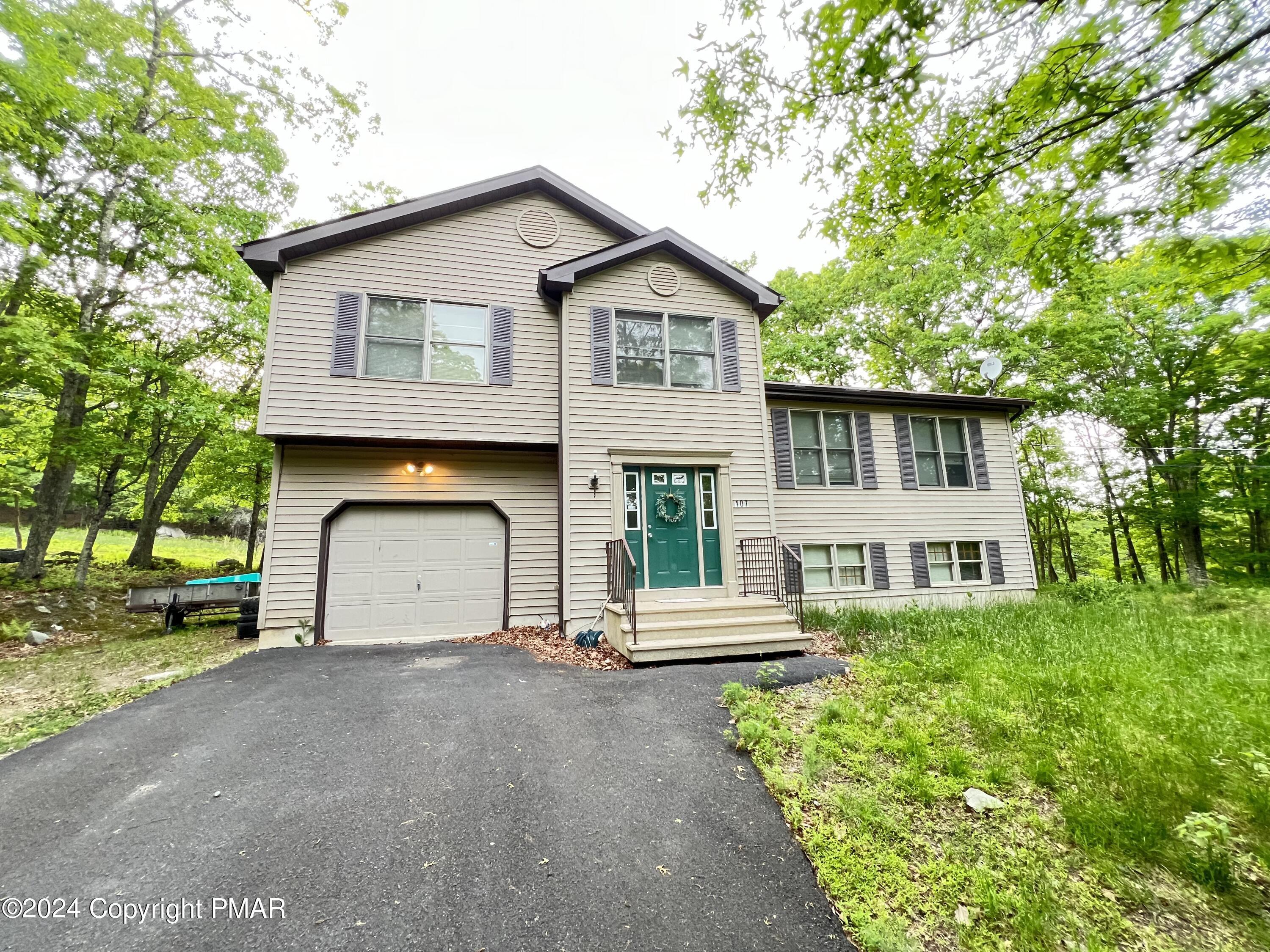 107 Warbler Court Property Photo 2