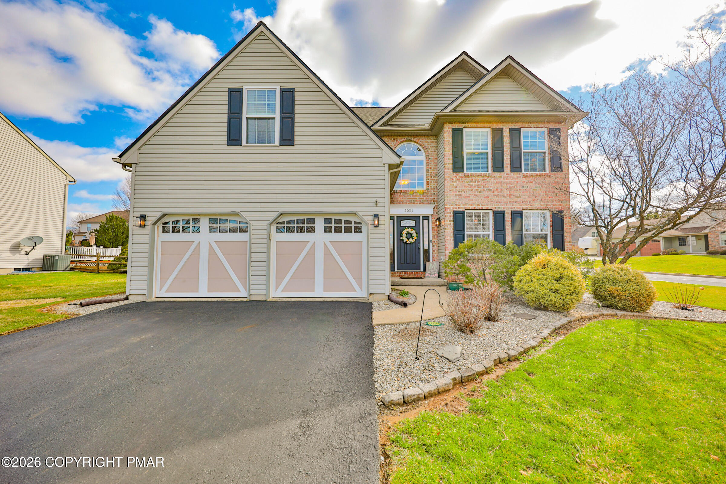 1551 Thornwood View N Property Photo 1