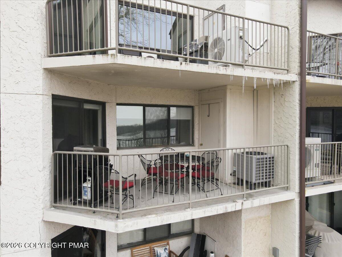 29 Midlake Drive # 202e Property Photo 44
