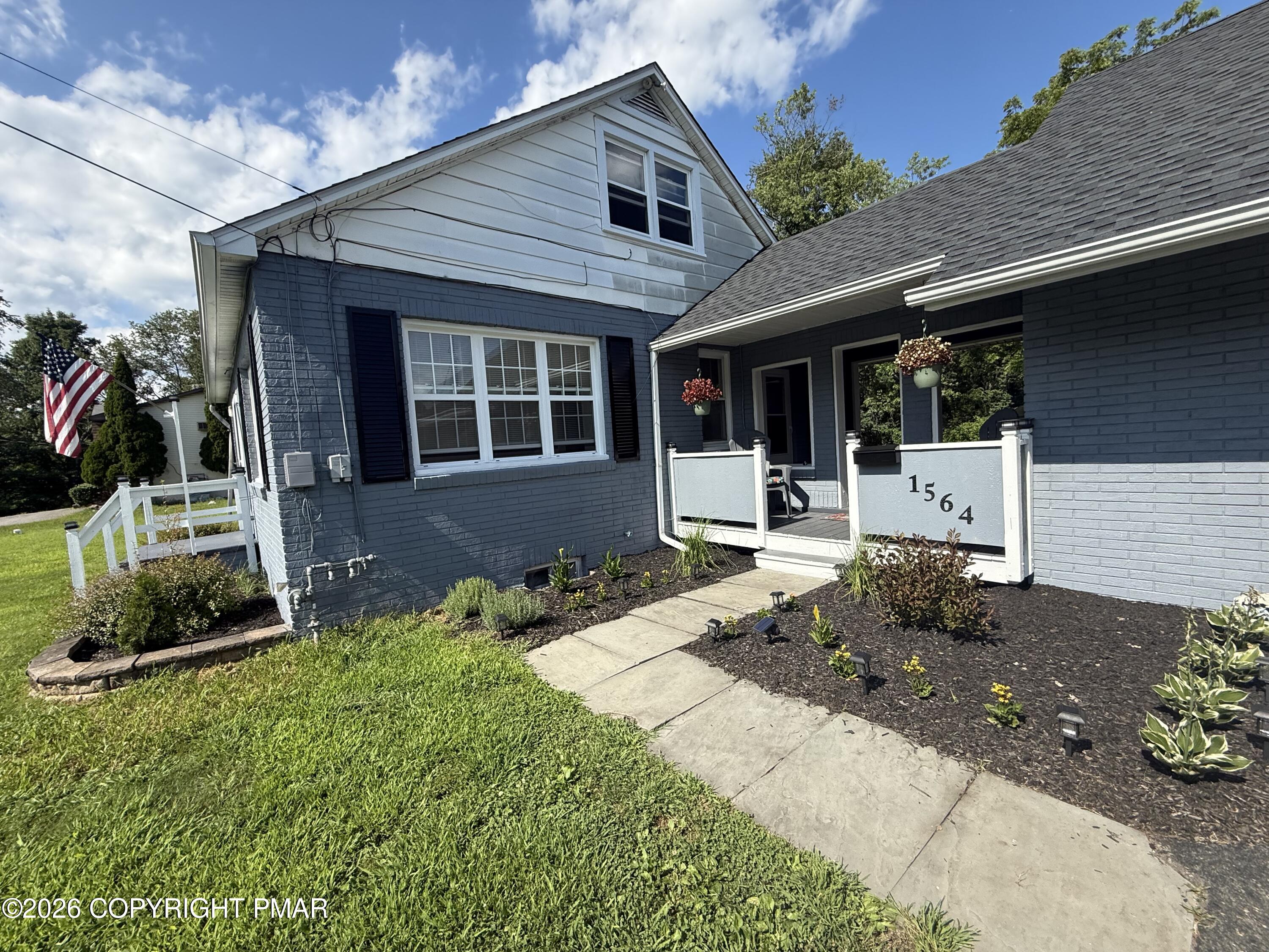 1564 Spruce Street Property Photo 5