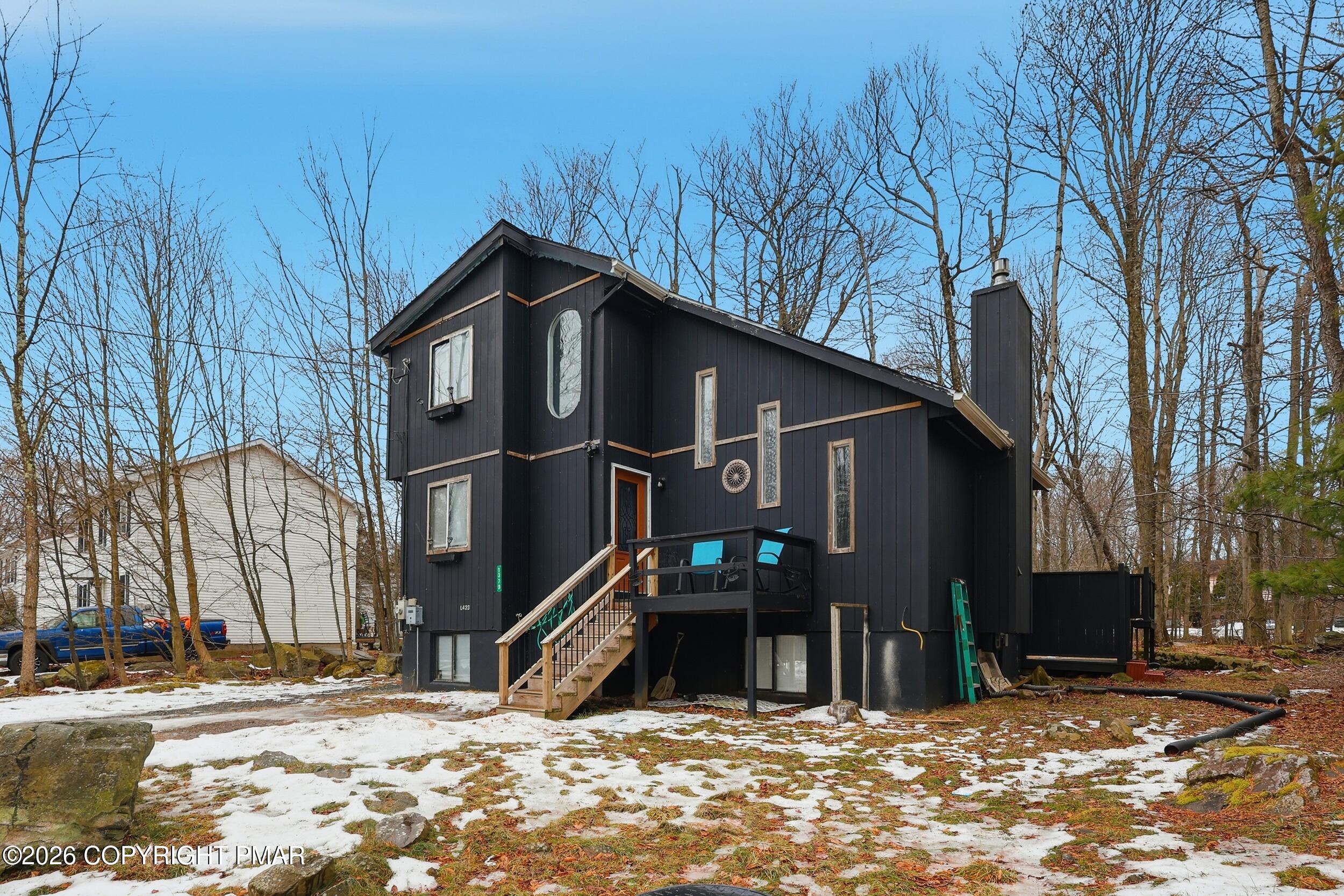 1379 Winding Way Property Photo 1