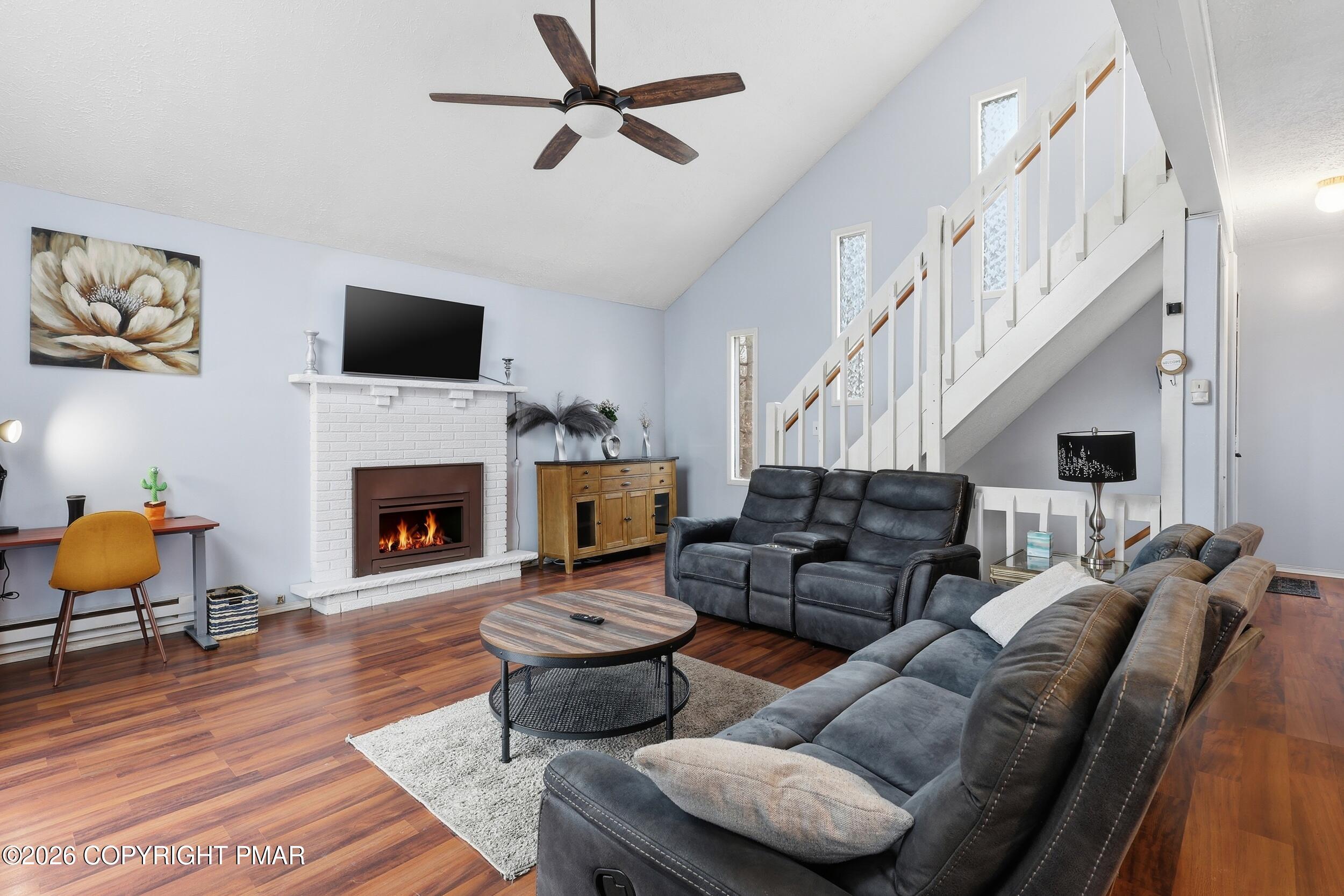 1379 Winding Way Property Photo 8