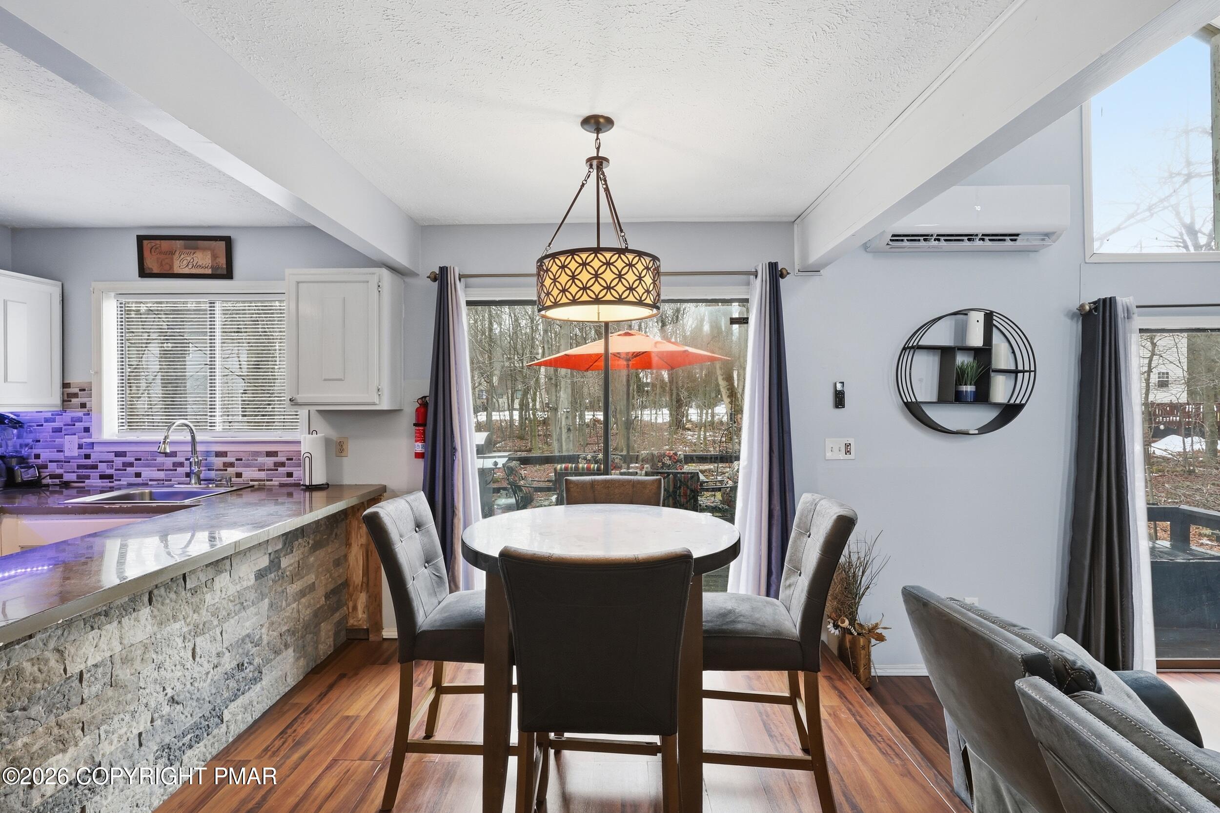 1379 Winding Way Property Photo 14