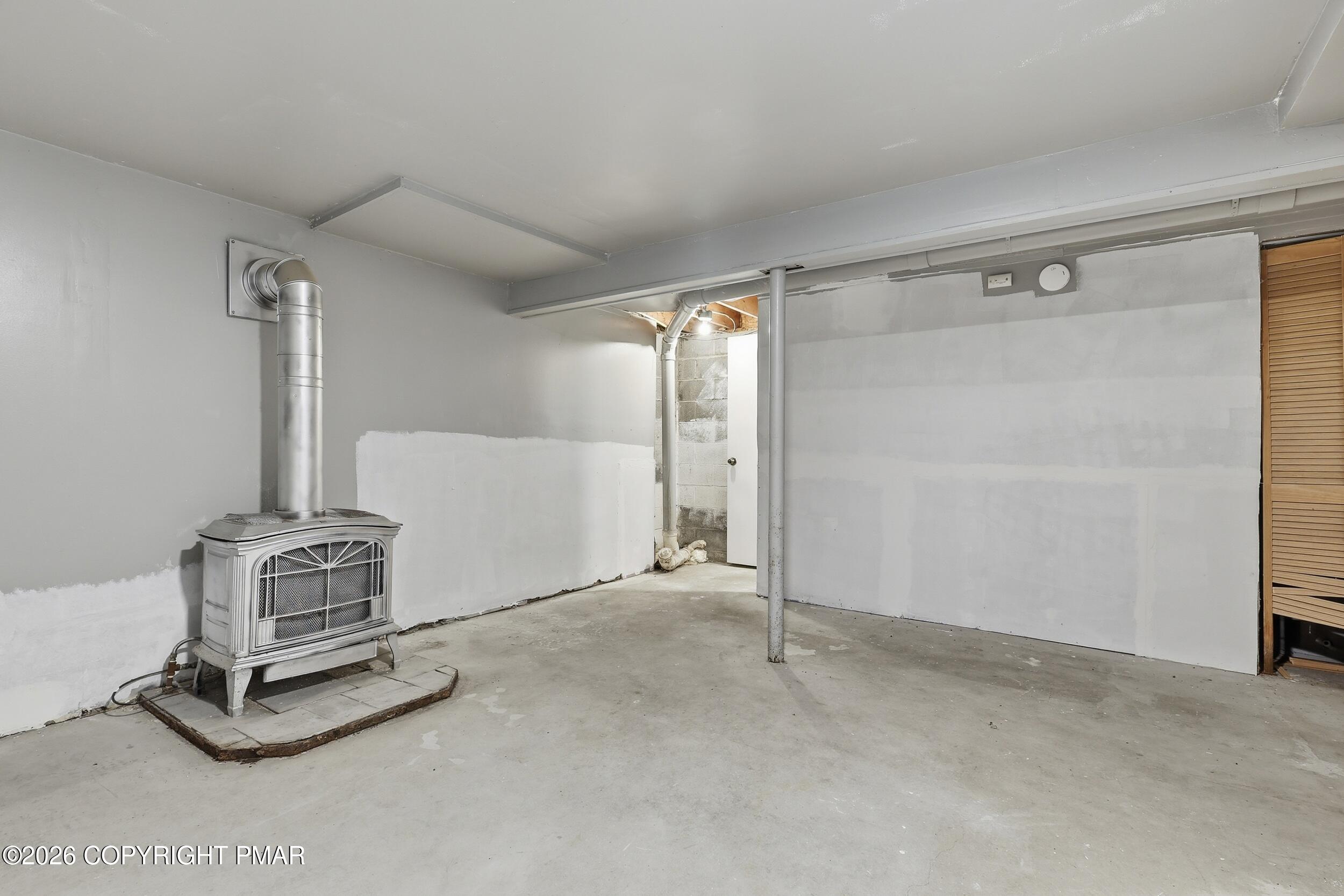 1379 Winding Way Property Photo 30