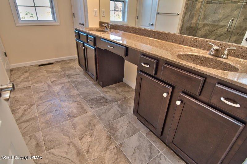 709 Kennedy Court Property Photo 35