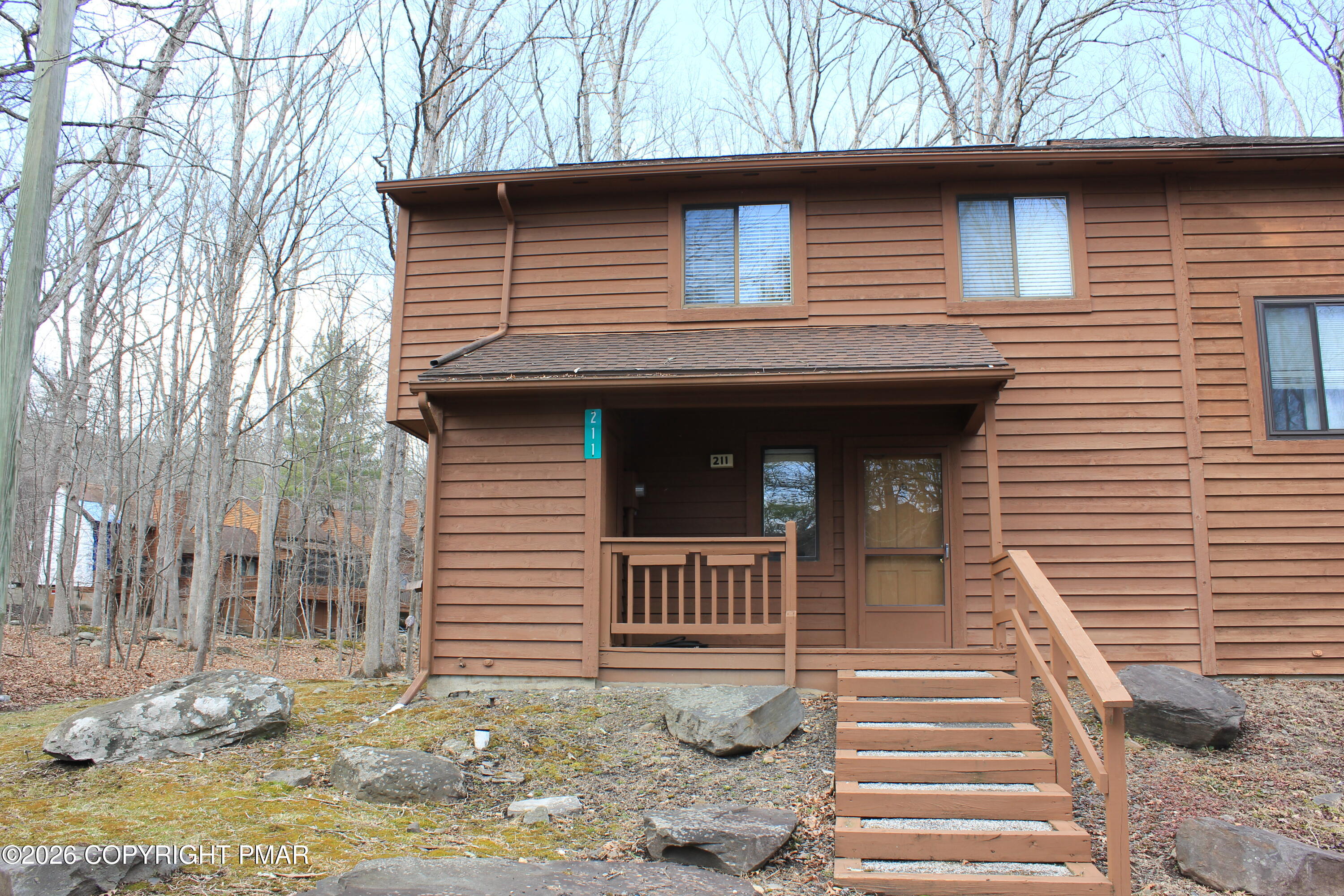 211 Falls Circle Property Photo 1