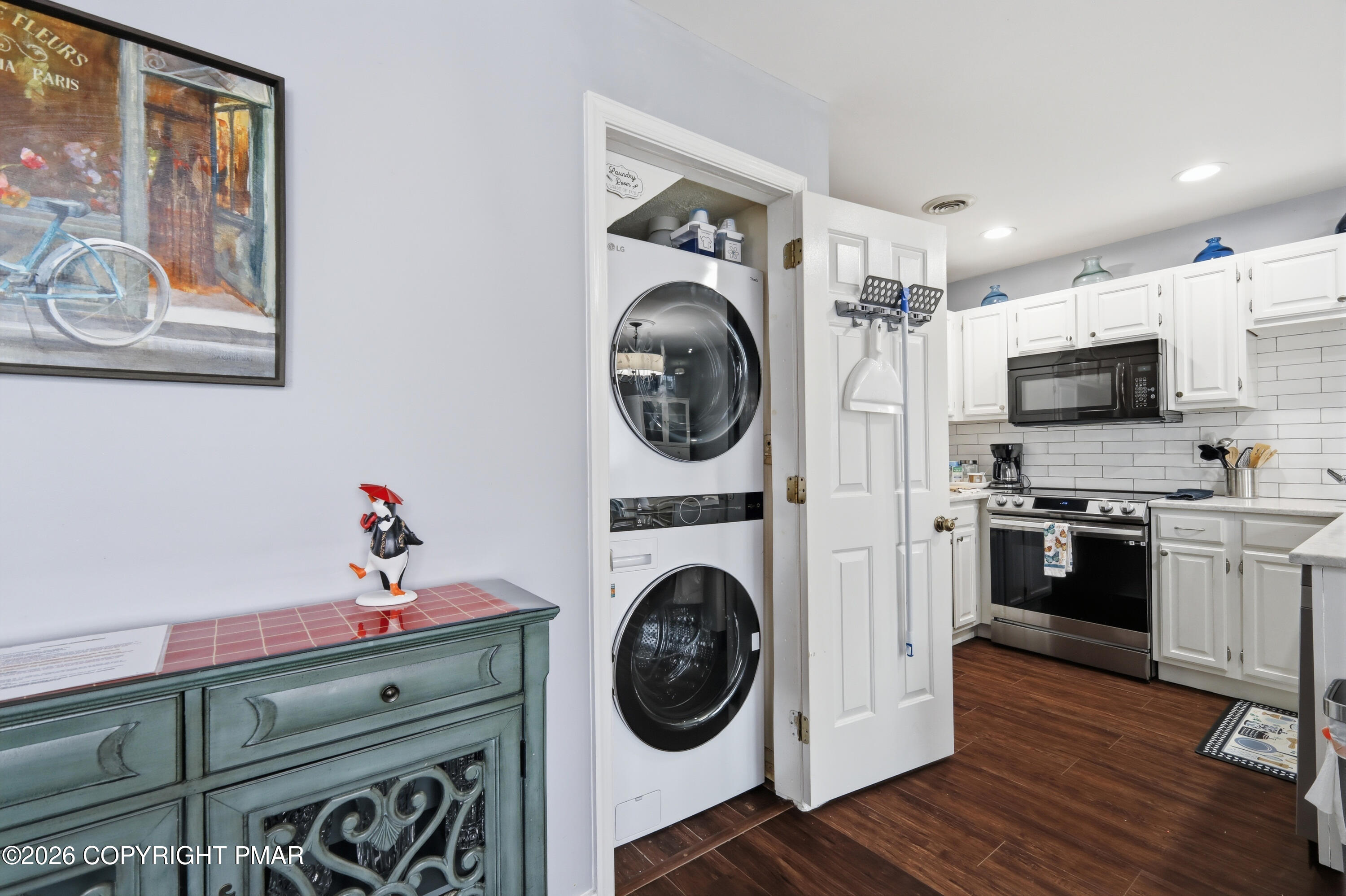 136 Laurelwood Drive Property Photo 8