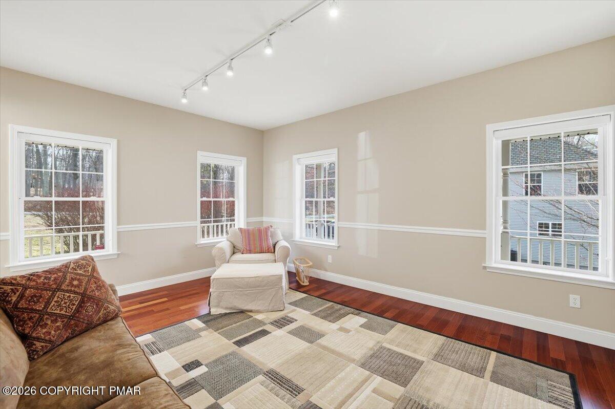 290 W Lakeview Road Property Photo 9