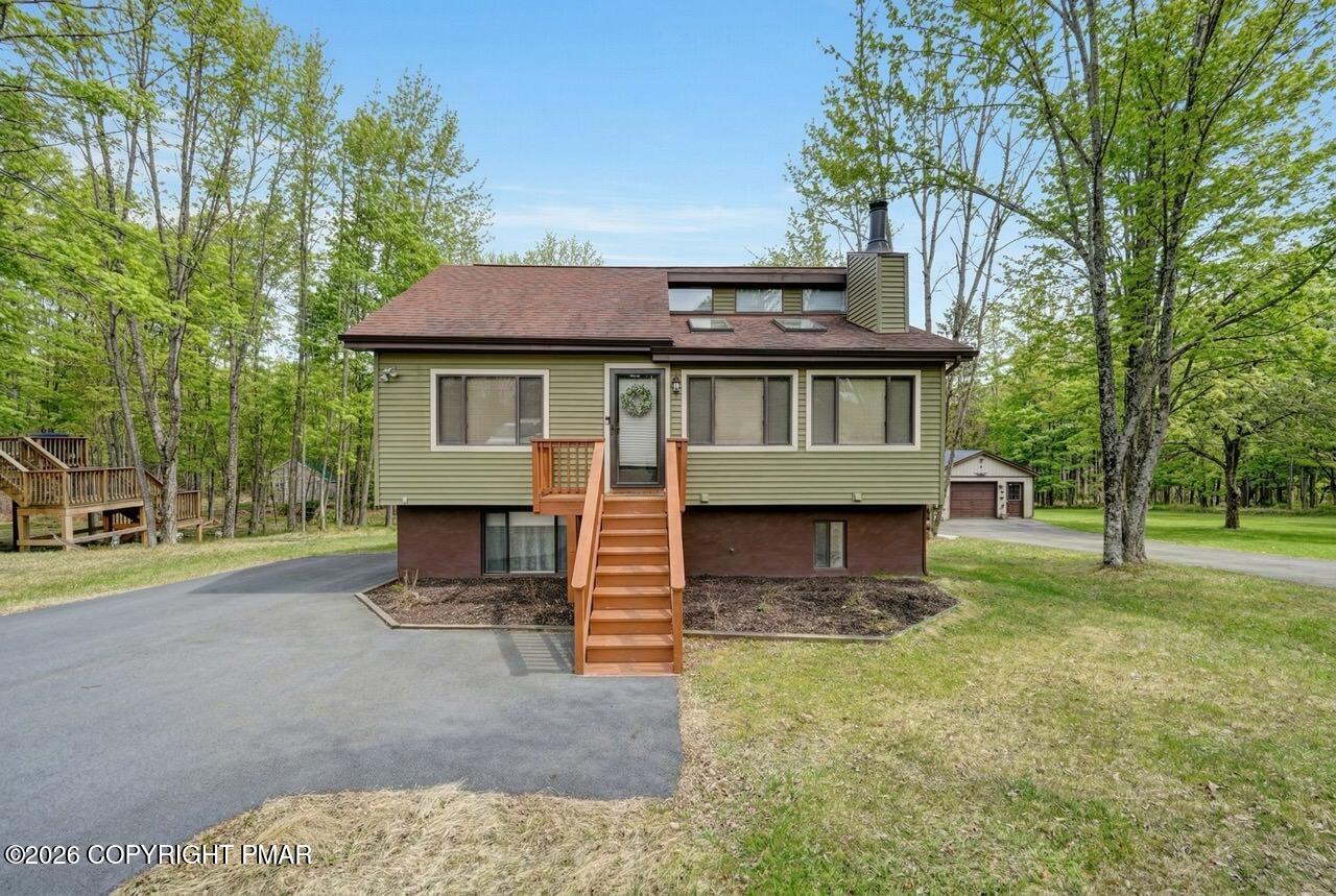 19 Woodcrest Lane 1475 Property Photo 1