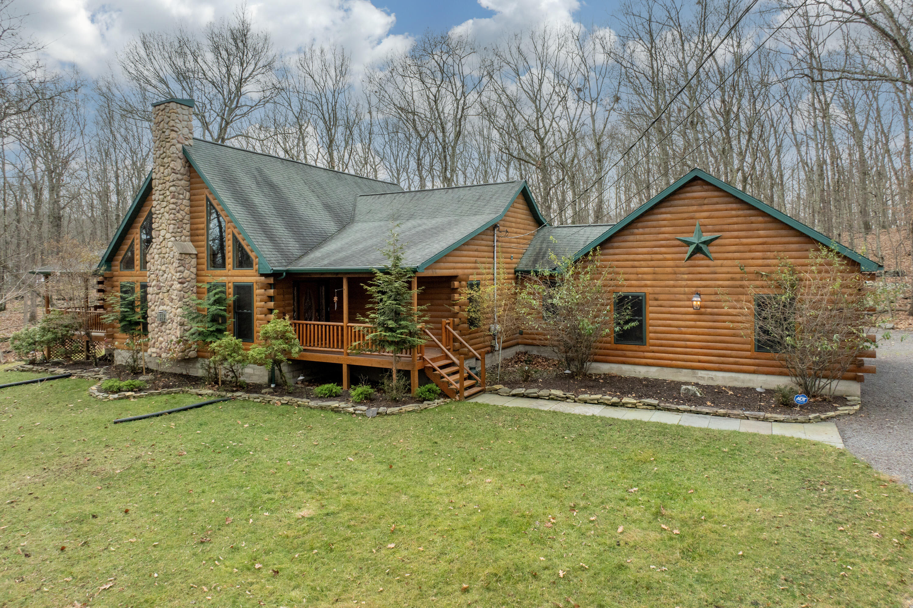 1212 Acacia Drive Property Photo 1