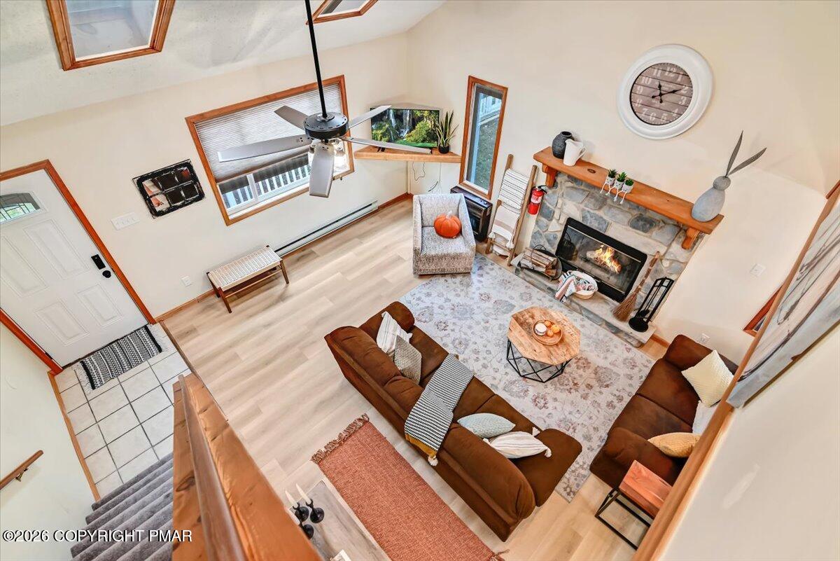 286 Mckuen Way Property Photo 4