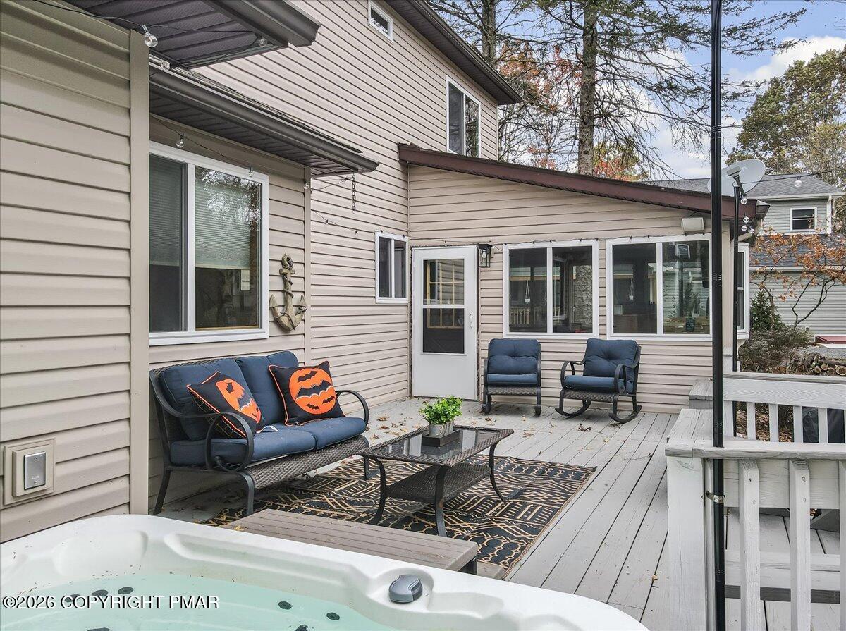 286 Mckuen Way Property Photo 12