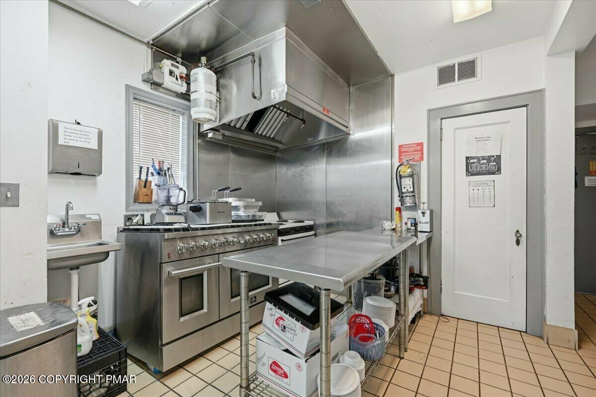 306 W Main Street Property Photo 9