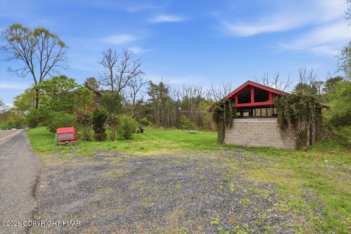 5265 Milford Road Property Photo 6
