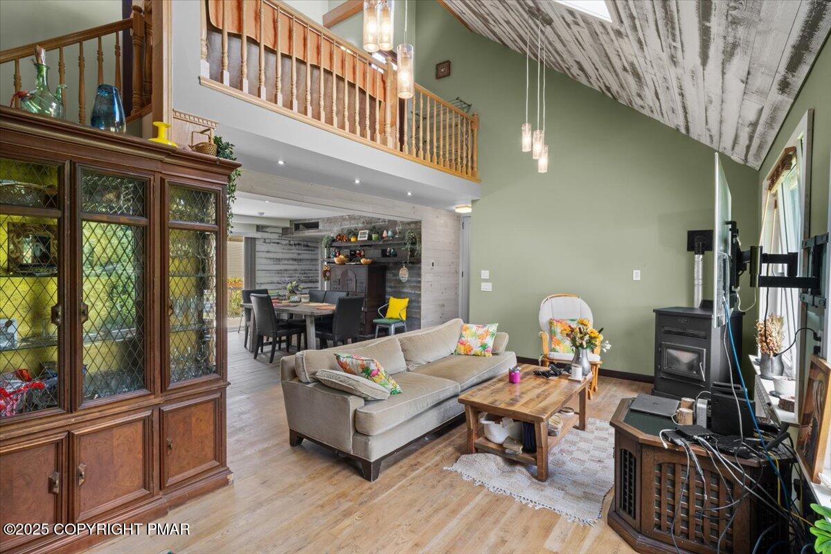 5009 Woodside Drive Property Photo 6