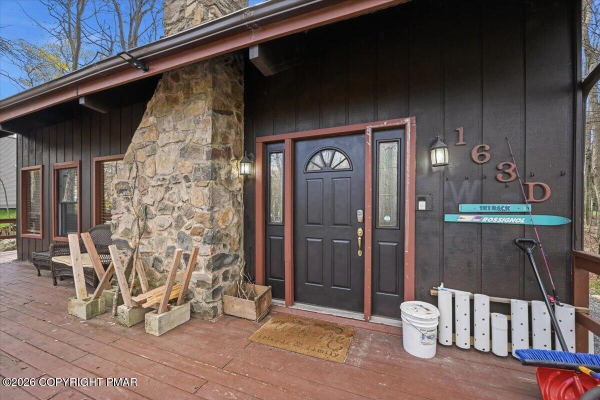 3355 Woodland Drive Property Photo 3