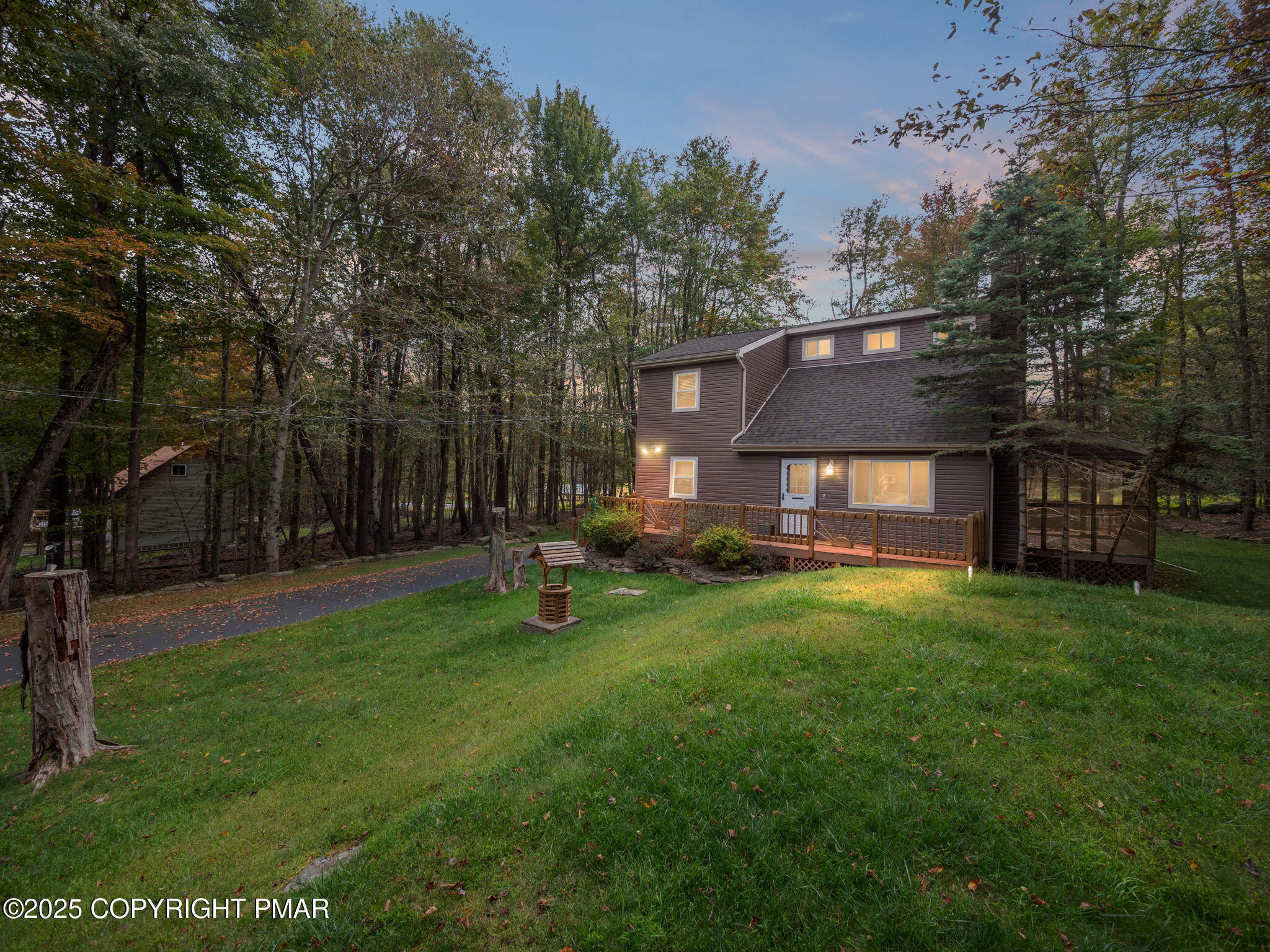 1025 Maplewood Drive Property Photo 2
